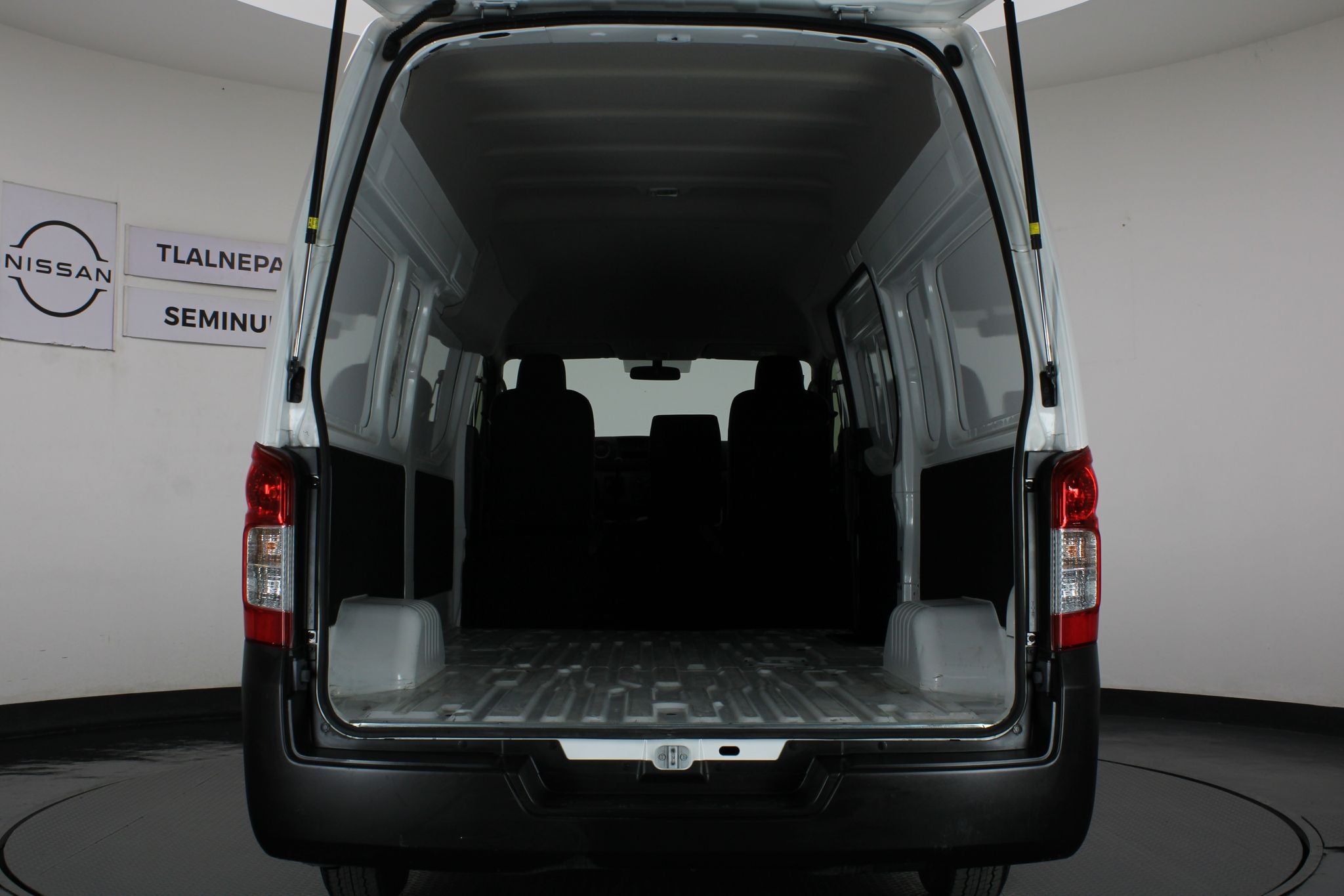 2024 Nissan Urvan 2.5 Panel Amplia AA Mt