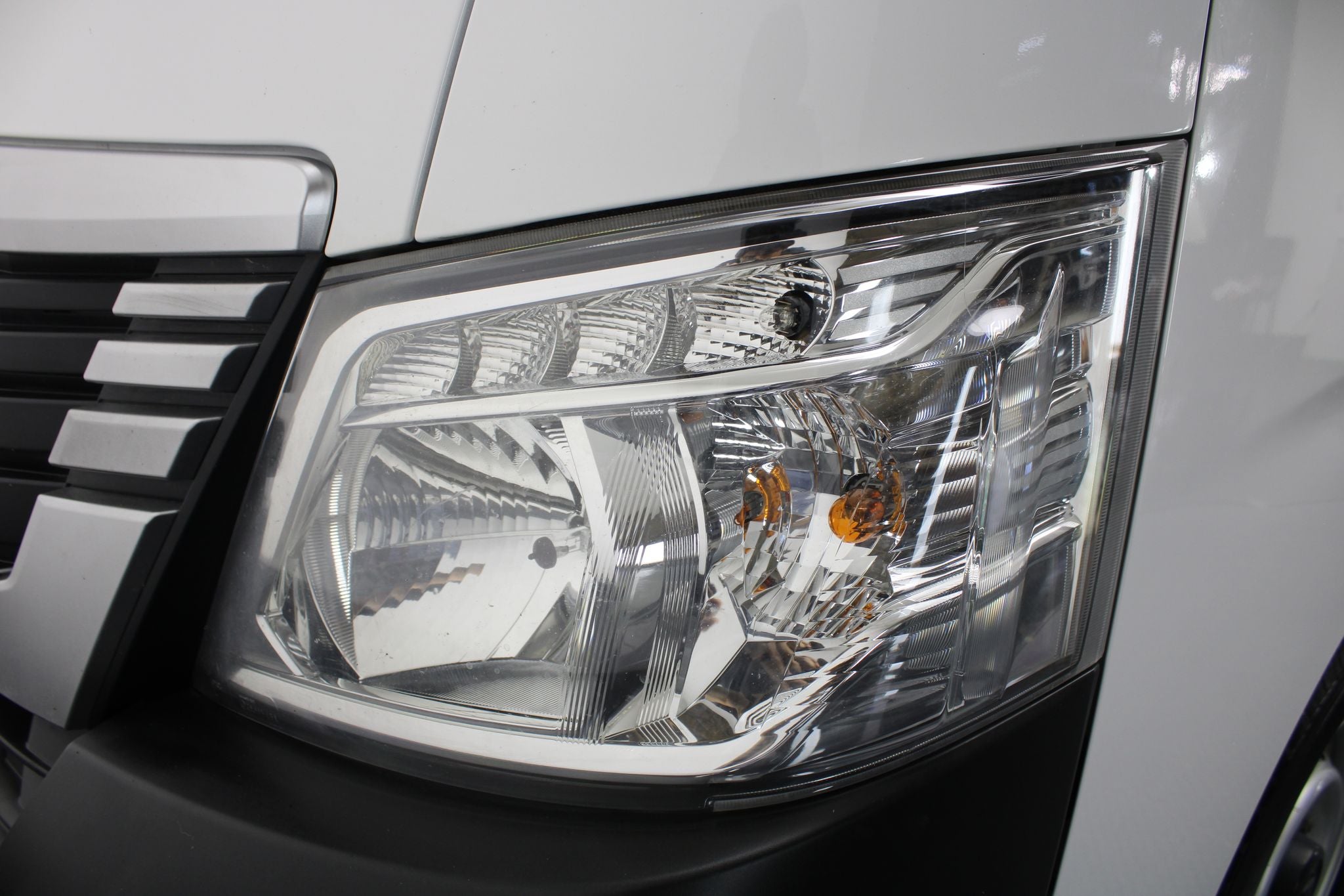 2024 Nissan Urvan 2.5 Panel Amplia AA Mt