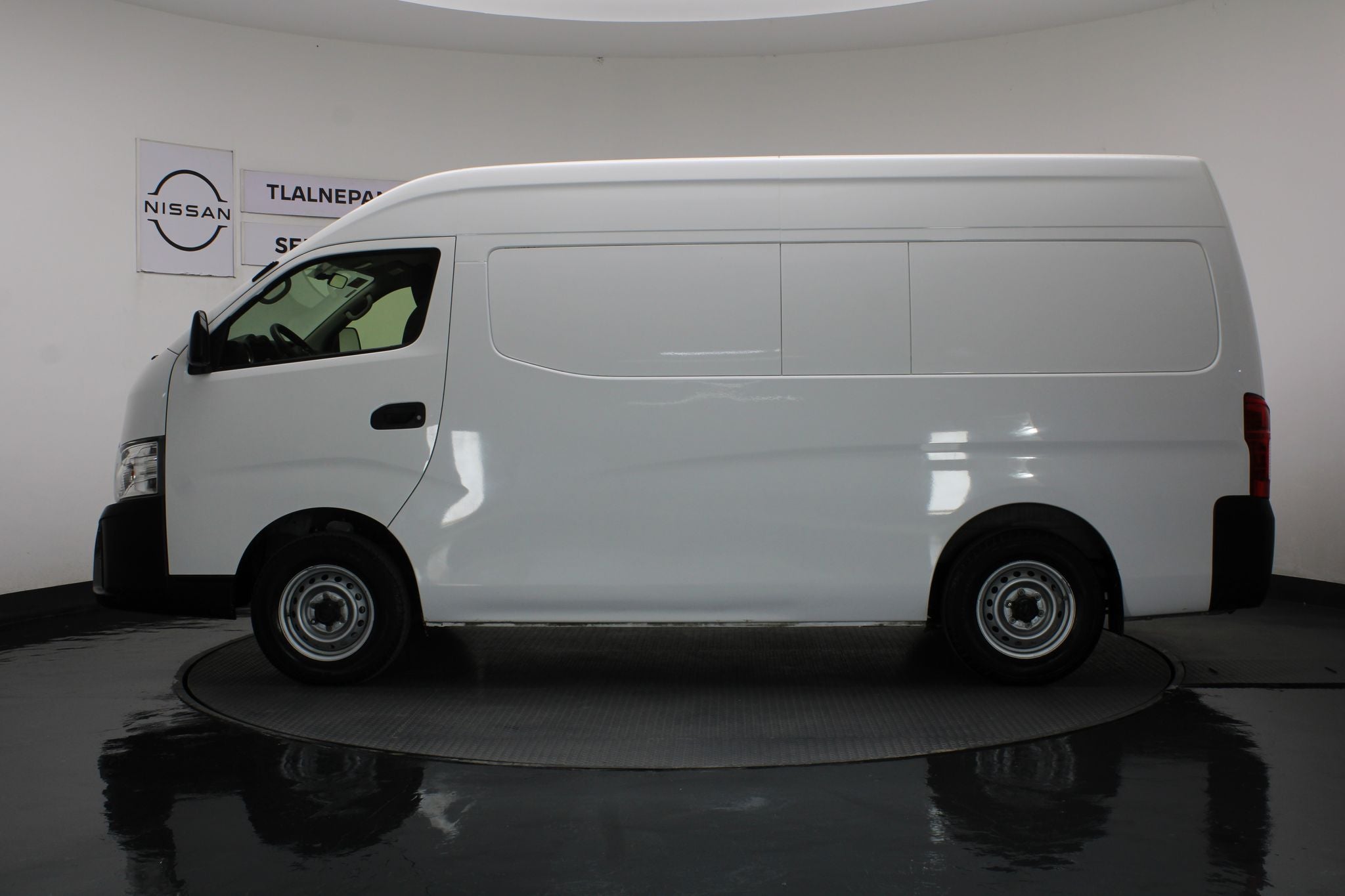 2024 Nissan Urvan 2.5 Panel Amplia AA Mt