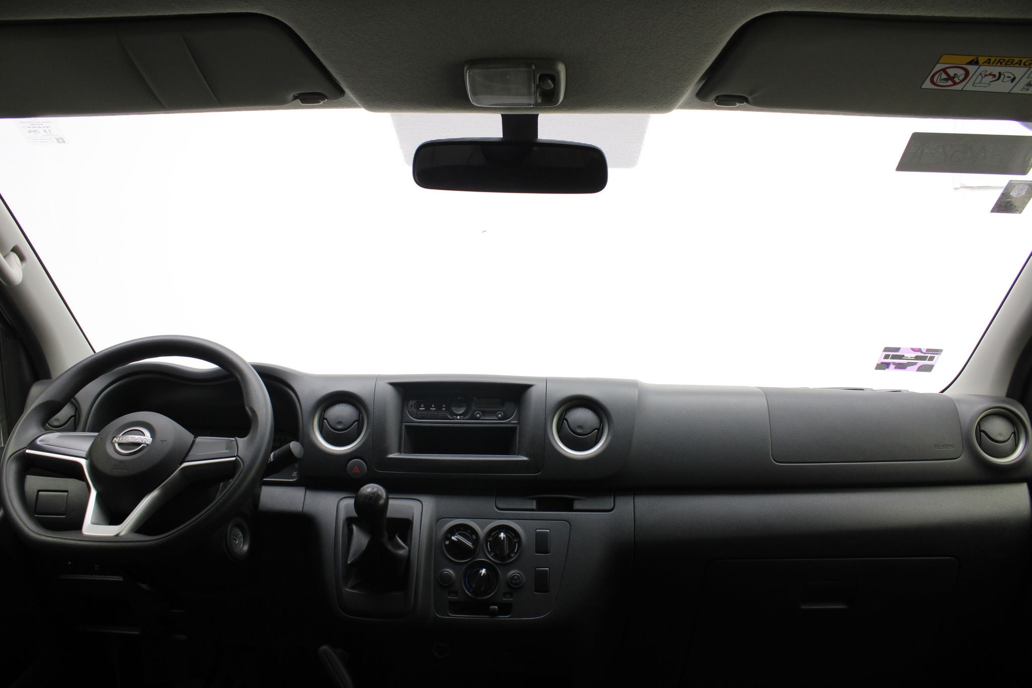 2024 Nissan Urvan 2.5 Panel Amplia AA Mt