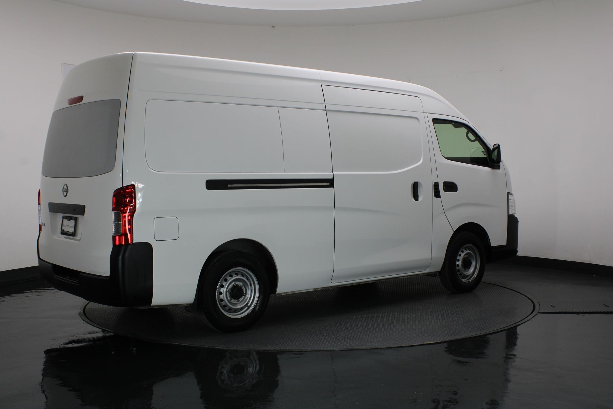 2024 Nissan Urvan 2.5 Panel Amplia AA Mt