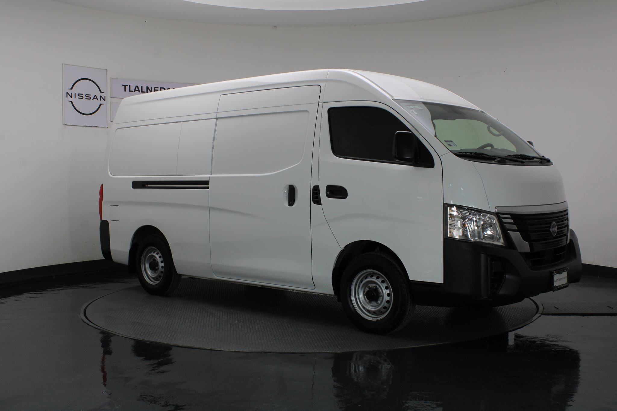 2024 Nissan Urvan 2.5 Panel Amplia AA Mt