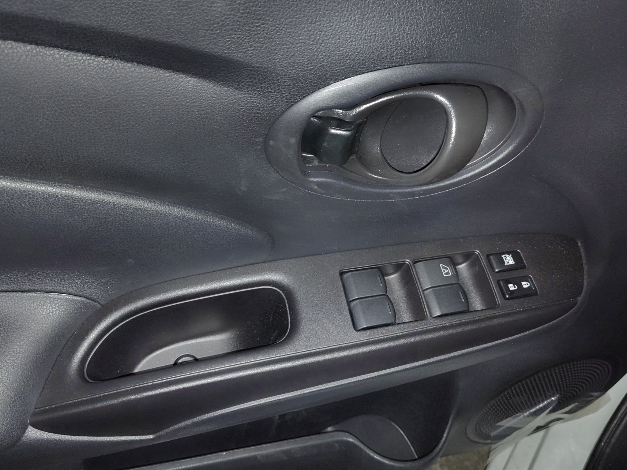 2025 Nissan V-DRIVE 4 PUERTAS TM AC AUDIO