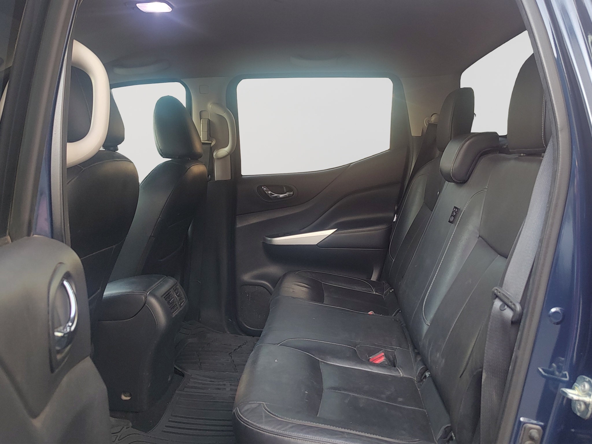 2020 Nissan NP300 FRONTIER 4 PTS PLATINUM LE TM6 AAC PIEL F LED RA-18