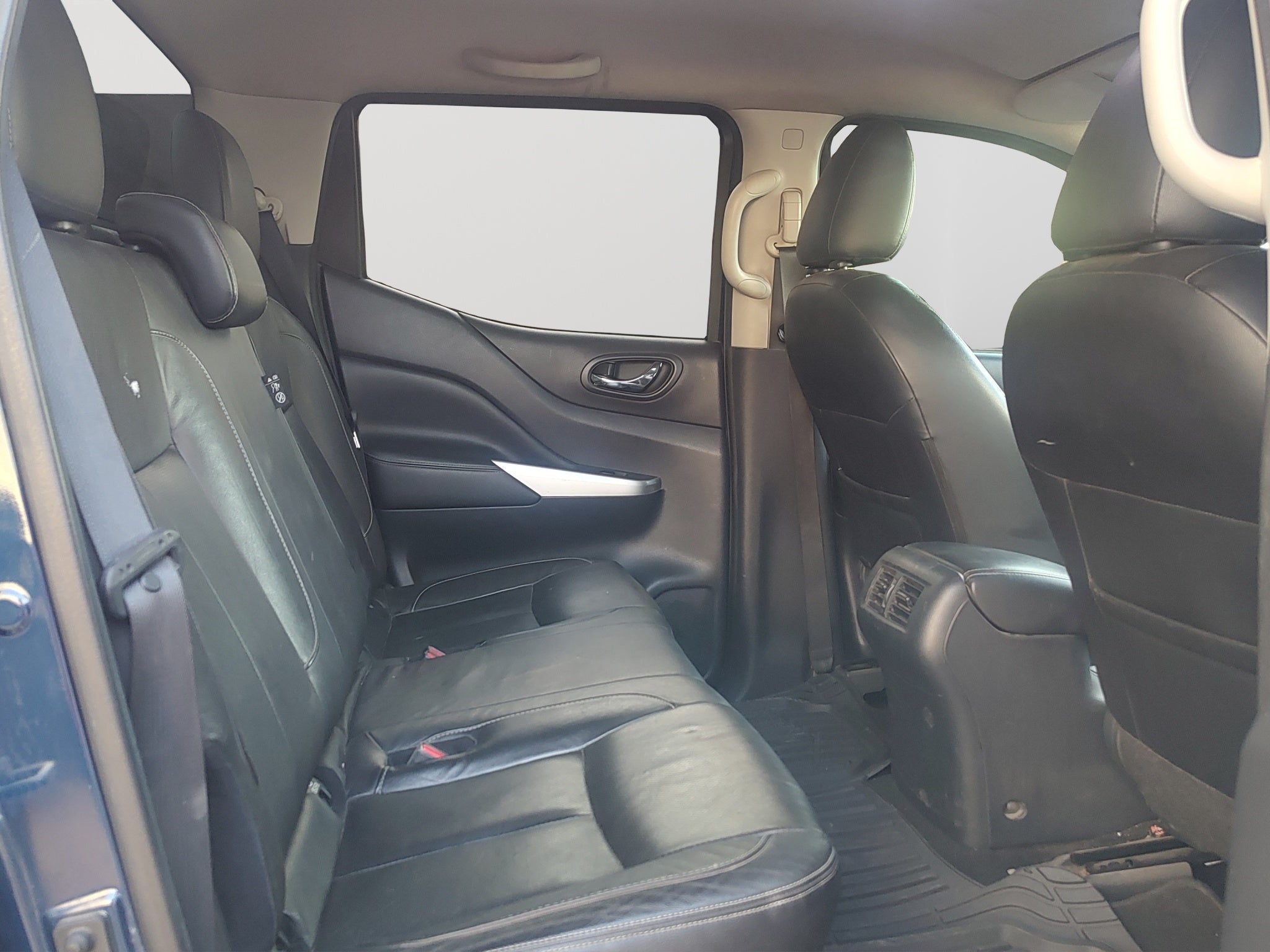 2020 Nissan NP300 FRONTIER 4 PTS PLATINUM LE TM6 AAC PIEL F LED RA-18