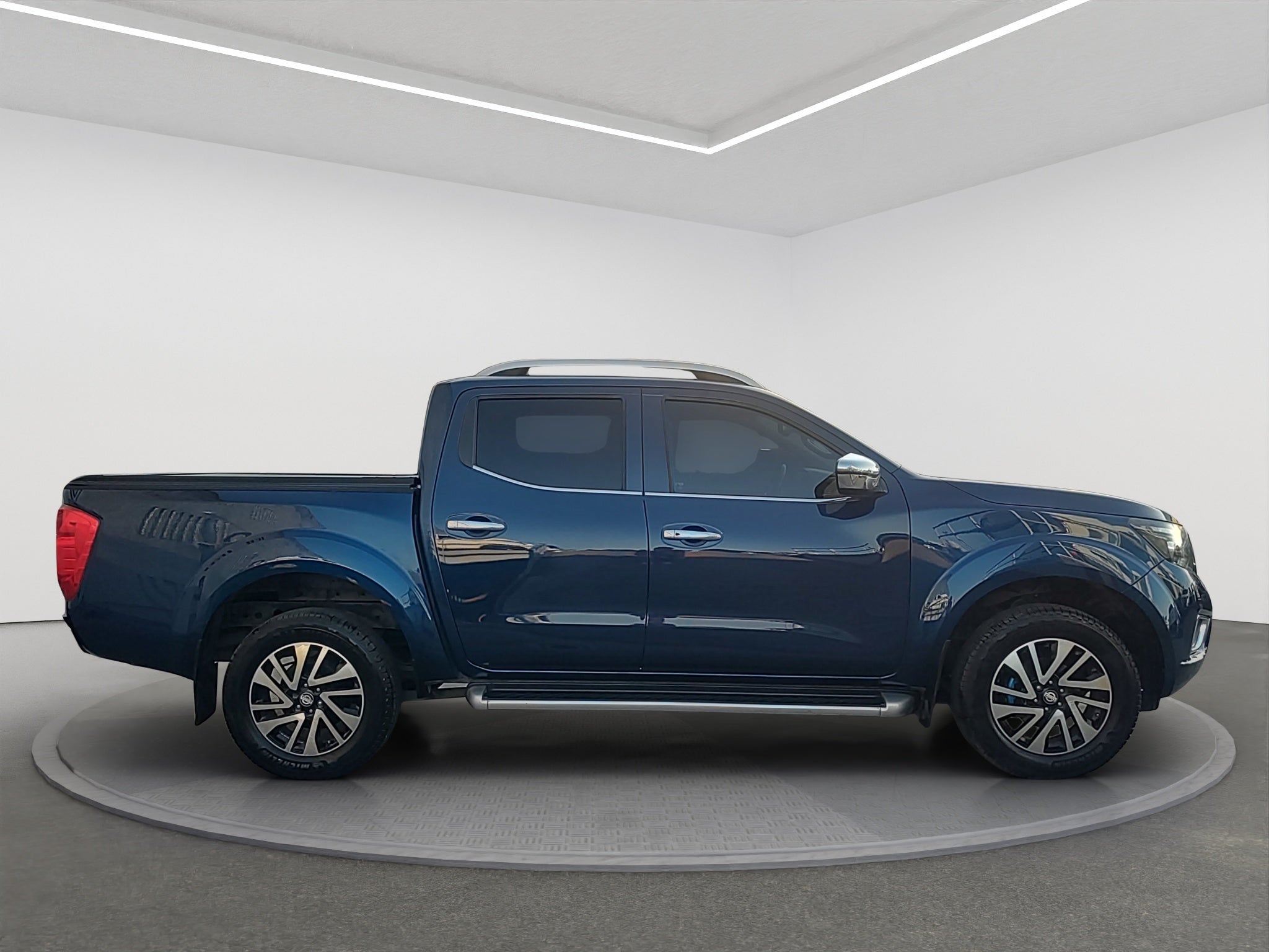 2020 Nissan NP300 FRONTIER 4 PTS PLATINUM LE TM6 AAC PIEL F LED RA-18