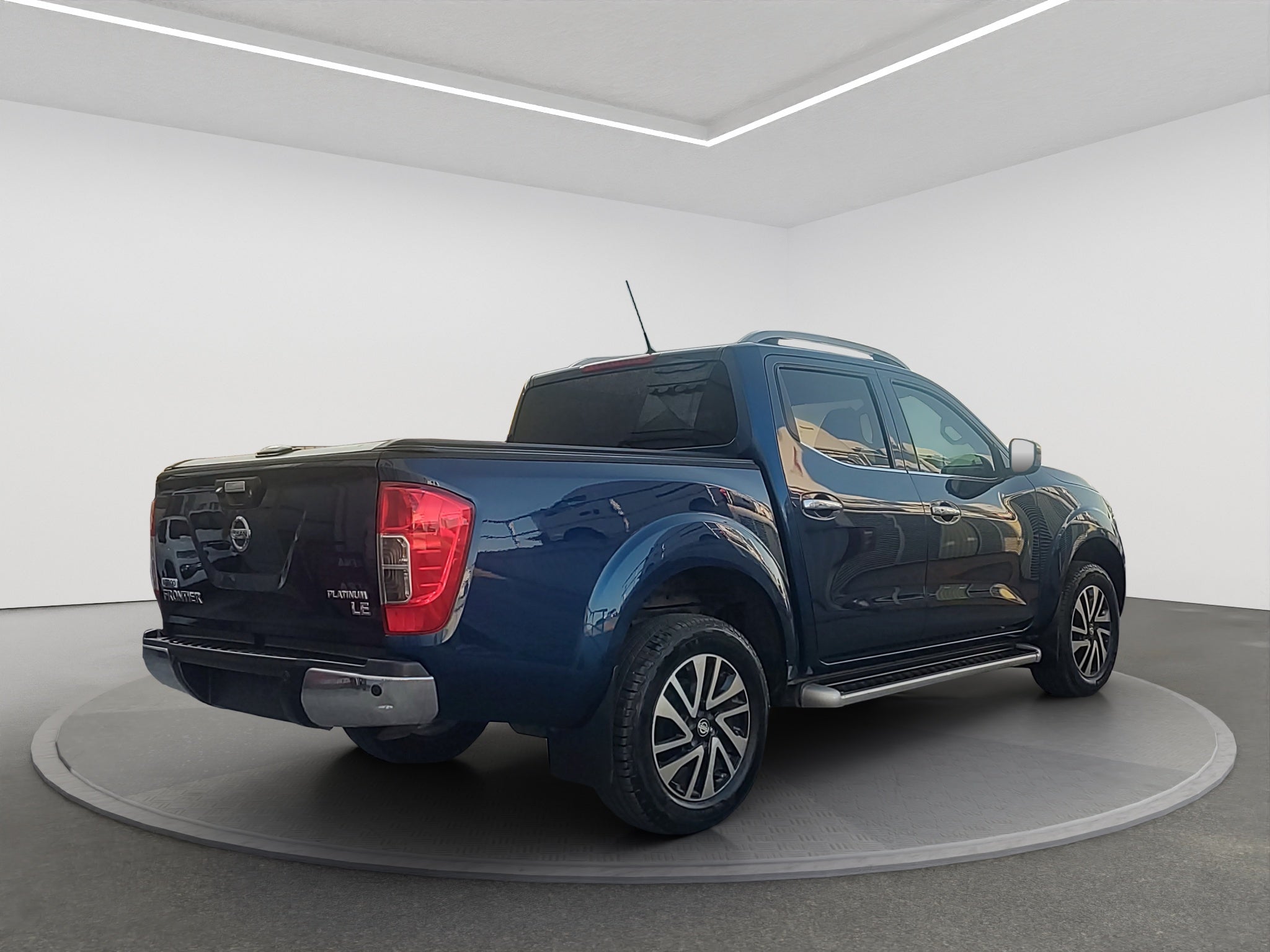 2020 Nissan NP300 FRONTIER 4 PTS PLATINUM LE TM6 AAC PIEL F LED RA-18