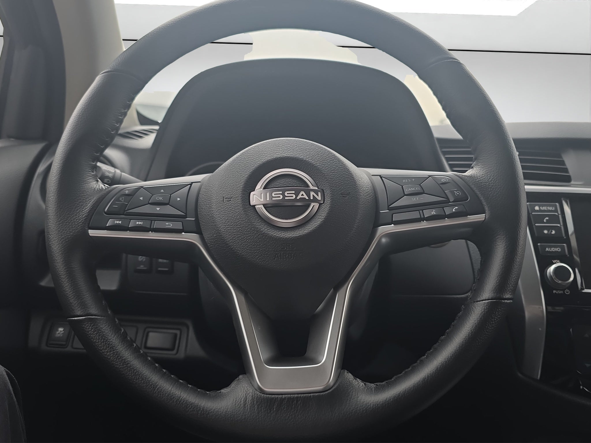 2025 Nissan FRONTIER 4P PLATINUM LE L42.5 AUT