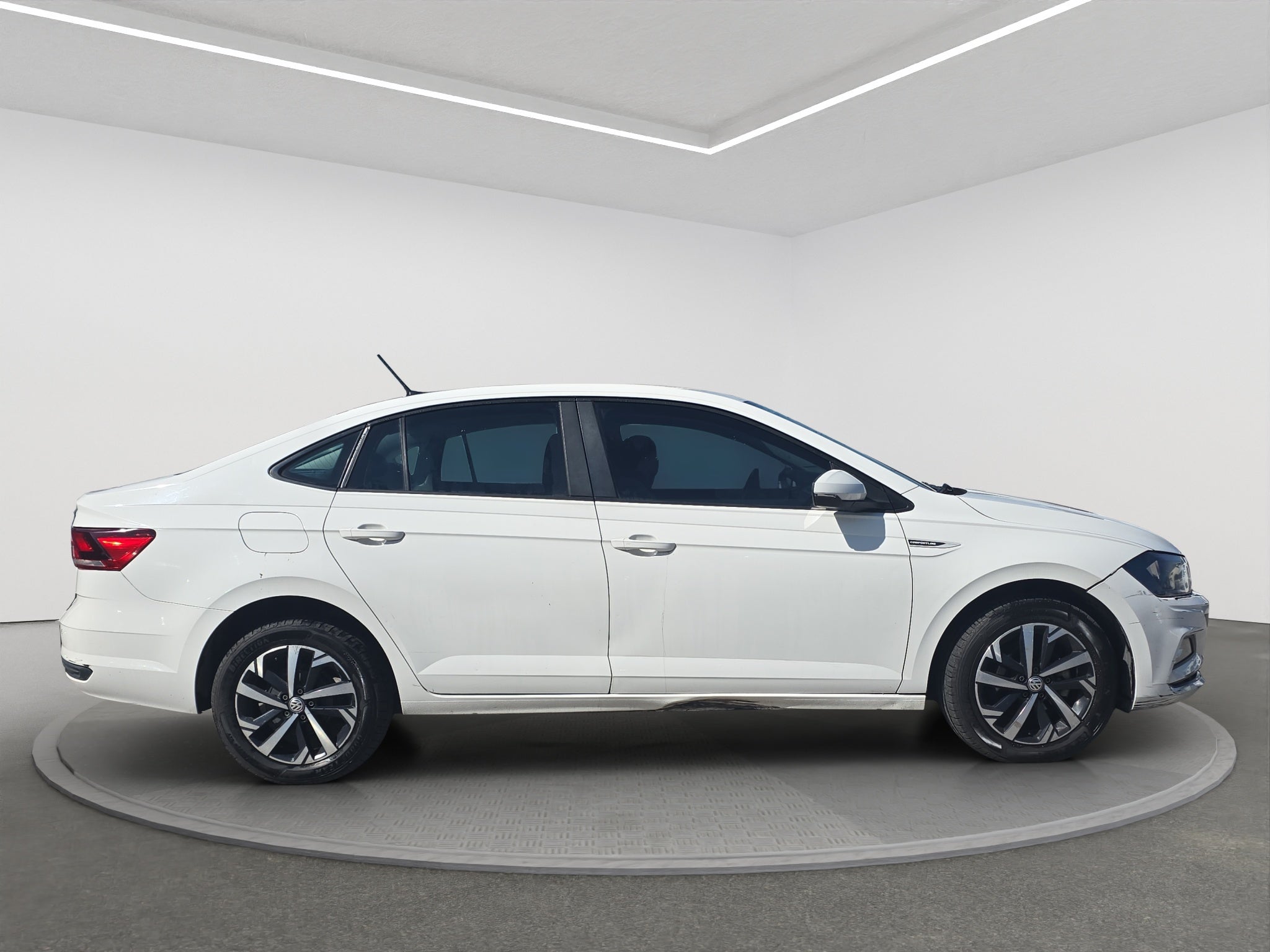 2022 Volkswagen VIRTUS 4 PTS COMFORTLINE 16L TA AAC F NIEBLA RA-16