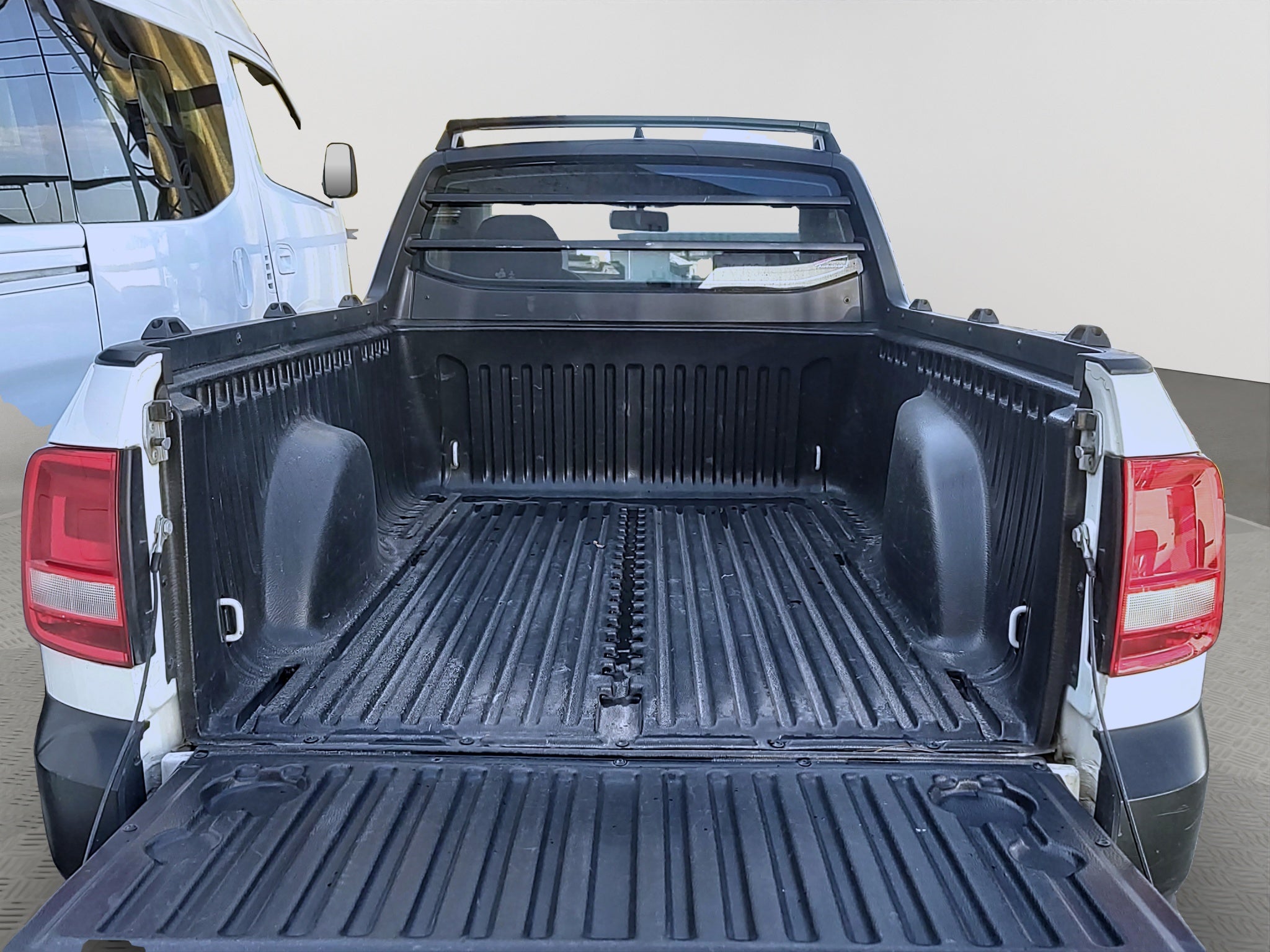 2023 Volkswagen SAVEIRO 2 PTS ROBUST CABINA SENCILLA TM5 AAC R-14