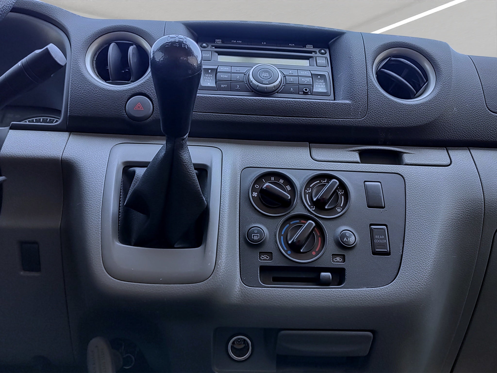 2022 Nissan URVAN 4 PTS TM5 AAC VE 12 PAS