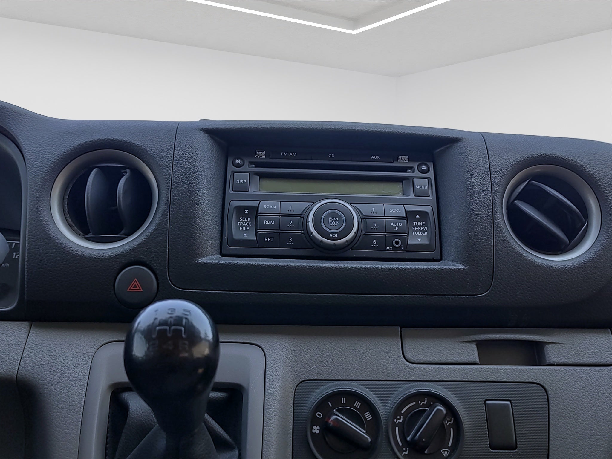 2022 Nissan URVAN 4 PTS TM5 AAC VE 12 PAS