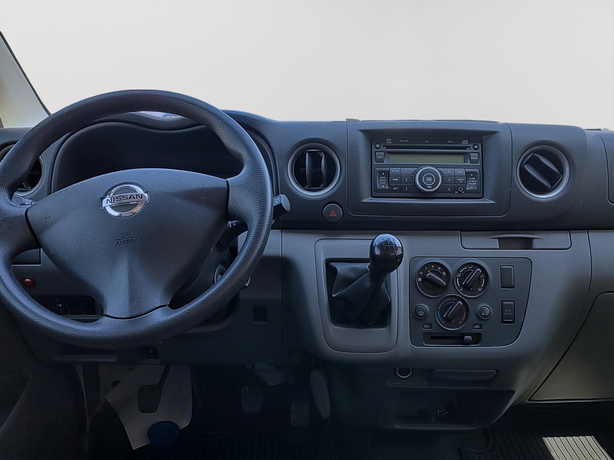 2022 Nissan URVAN 4 PTS TM5 AAC VE 12 PAS