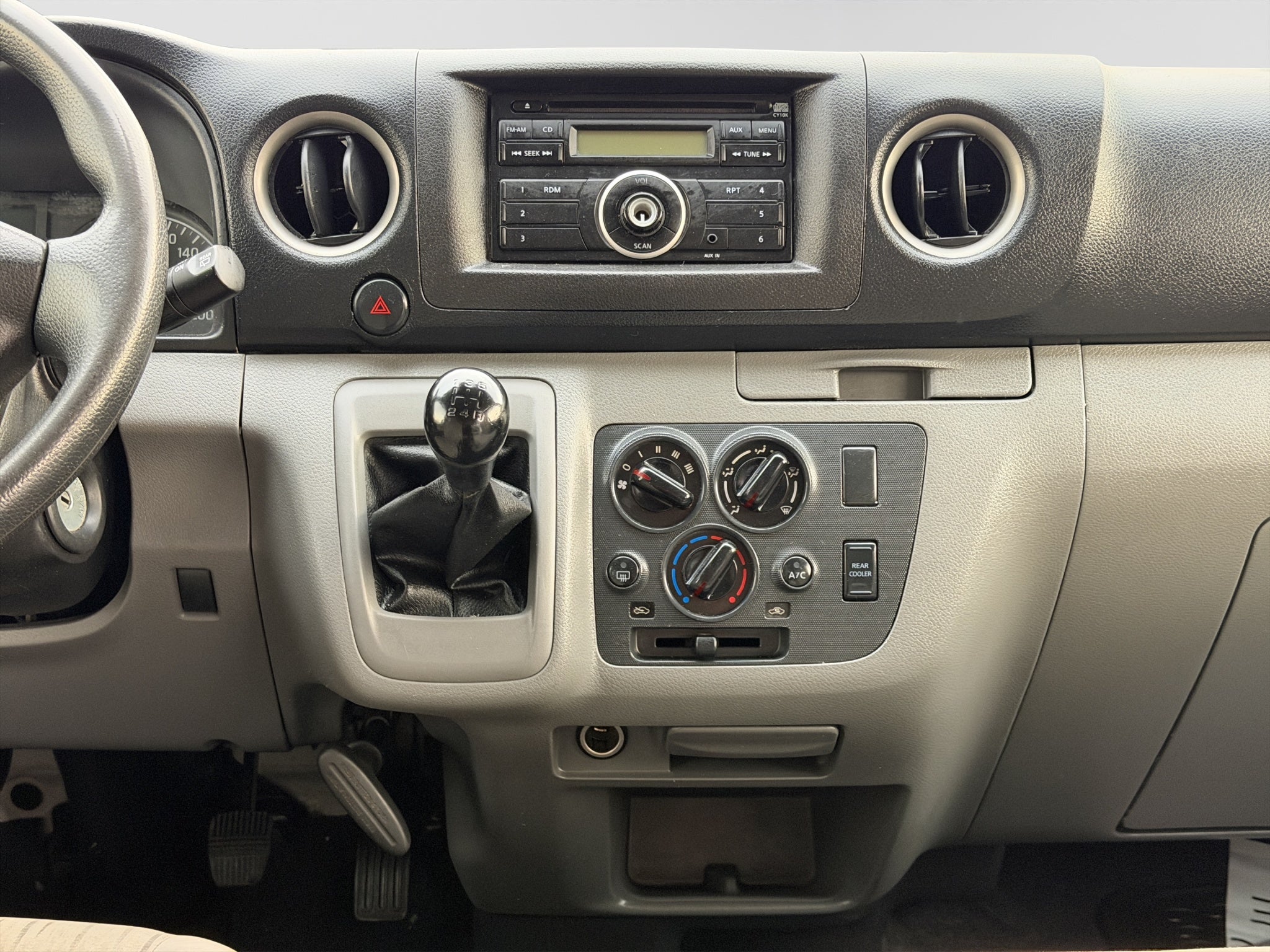 2020 Nissan URVAN 4 PTS AMPLIA TM5 AAC DESEM TRAS 15 PAS