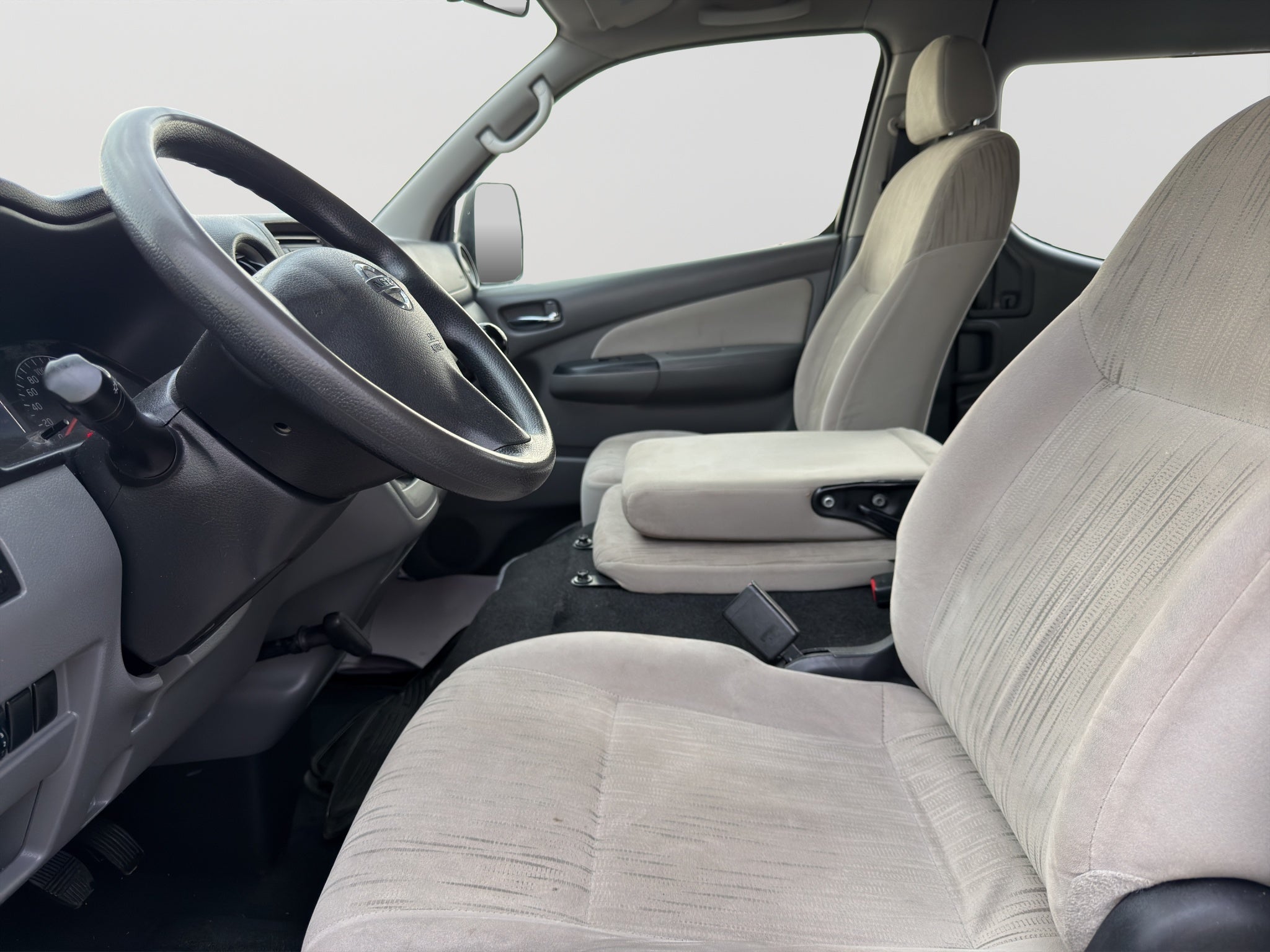 2020 Nissan URVAN 4 PTS AMPLIA TM5 AAC DESEM TRAS 15 PAS