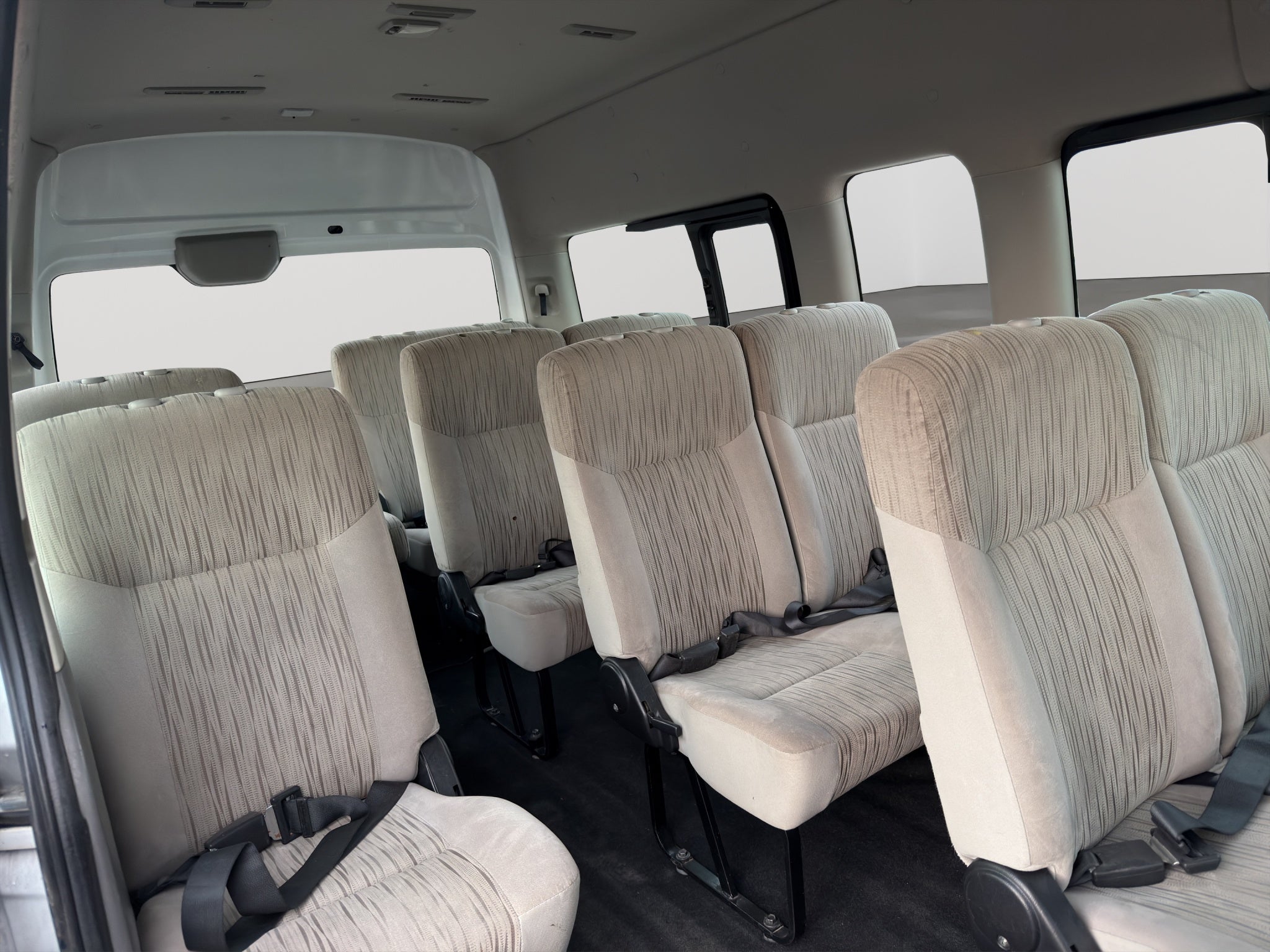 2020 Nissan URVAN 4 PTS AMPLIA TM5 AAC DESEM TRAS 15 PAS