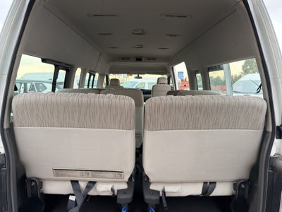 2020 Nissan URVAN 4 PTS AMPLIA TM5 AAC DESEM TRAS 15 PAS