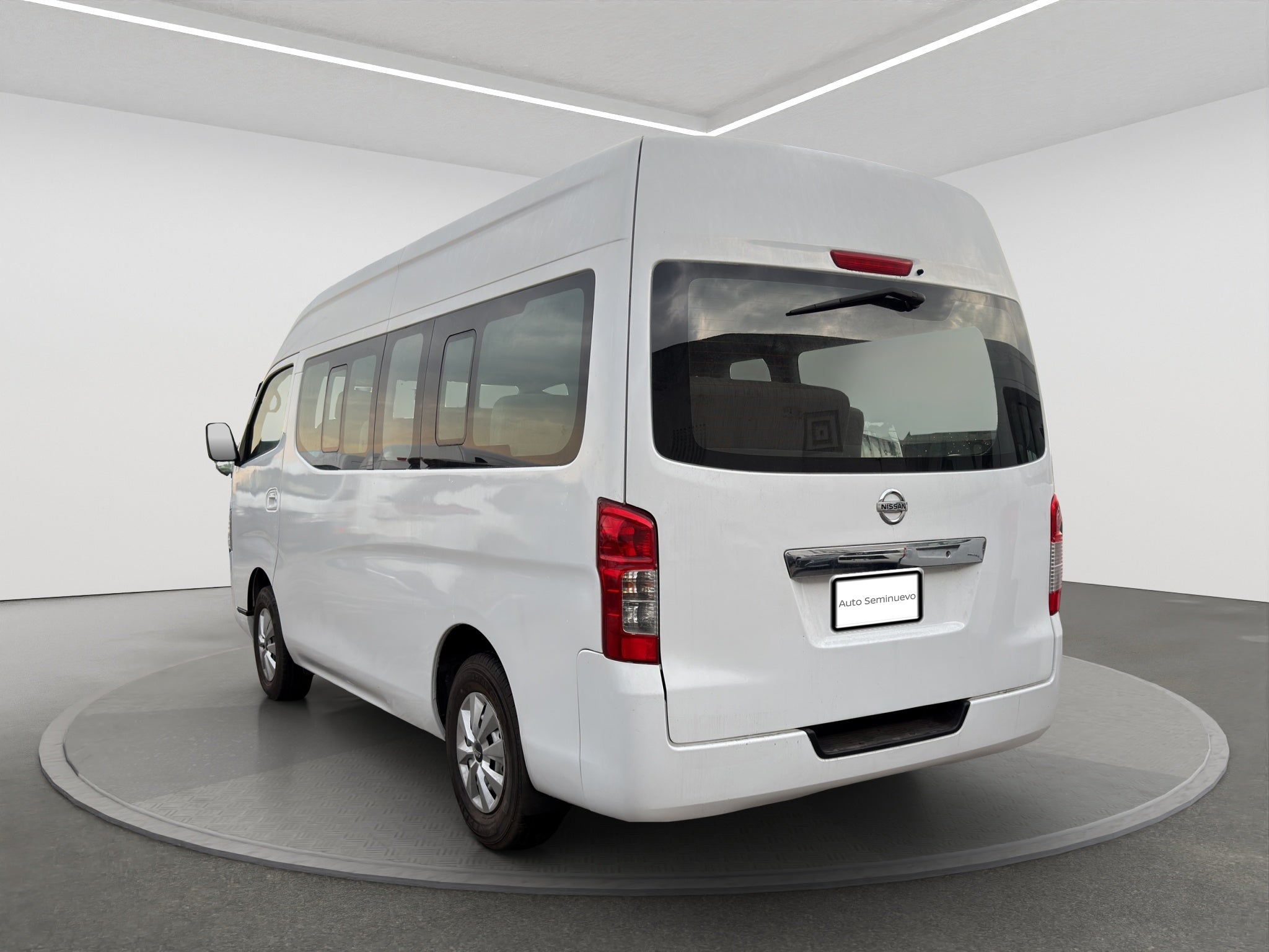 2020 Nissan URVAN 4 PTS AMPLIA TM5 AAC DESEM TRAS 15 PAS