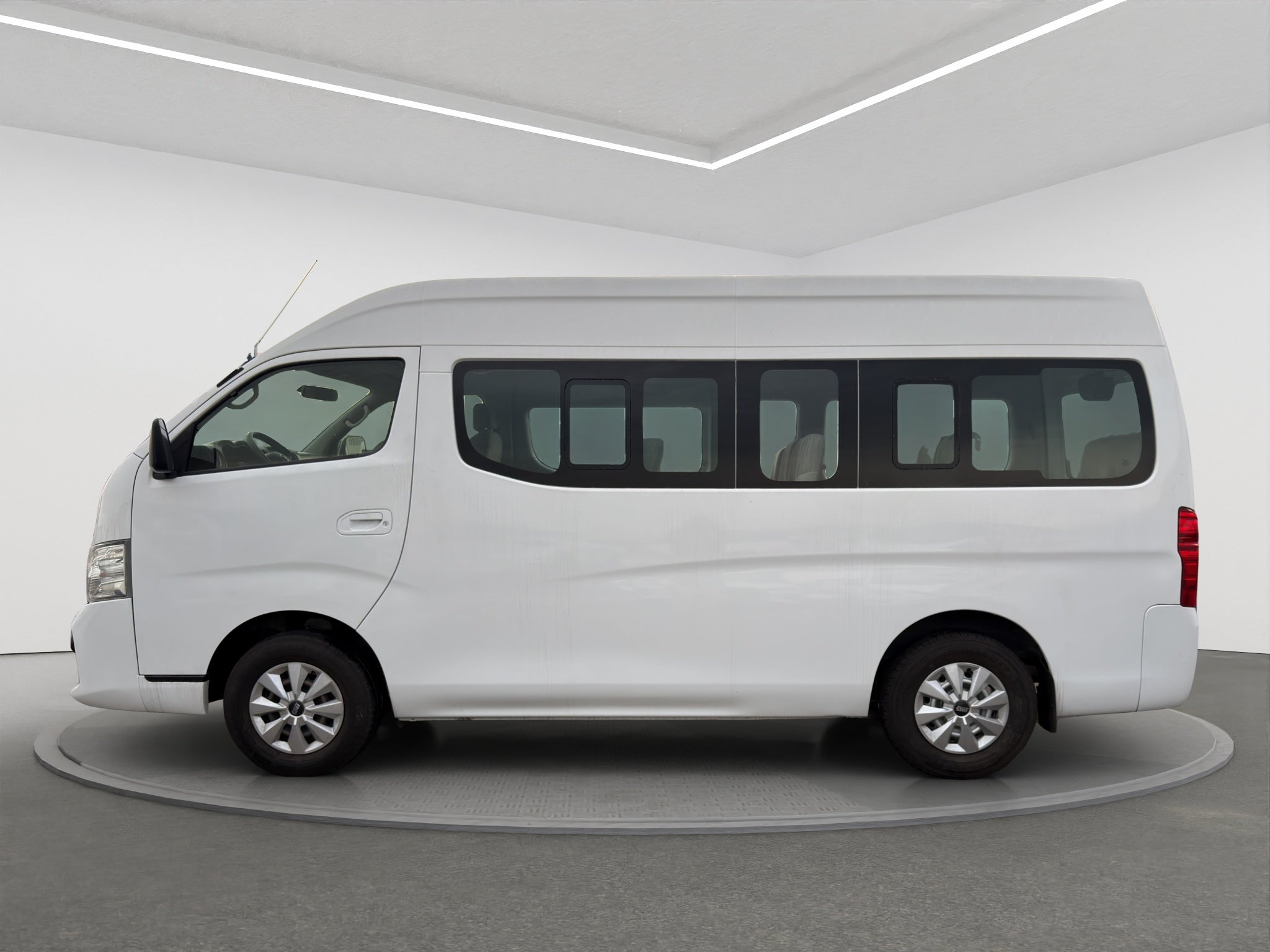 2020 Nissan URVAN 4 PTS AMPLIA TM5 AAC DESEM TRAS 15 PAS