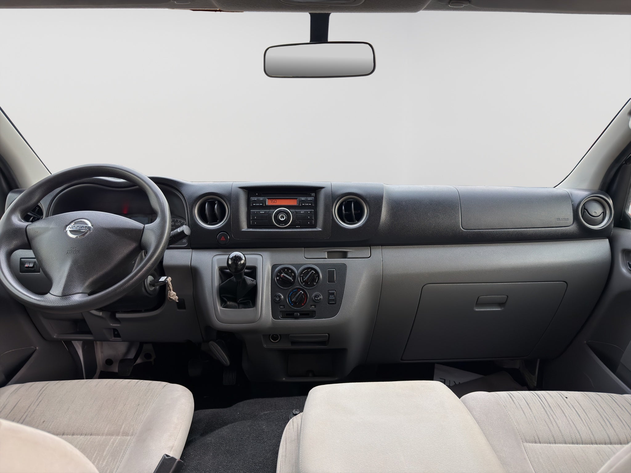 2020 Nissan URVAN 4 PTS AMPLIA TM5 AAC DESEM TRAS 15 PAS