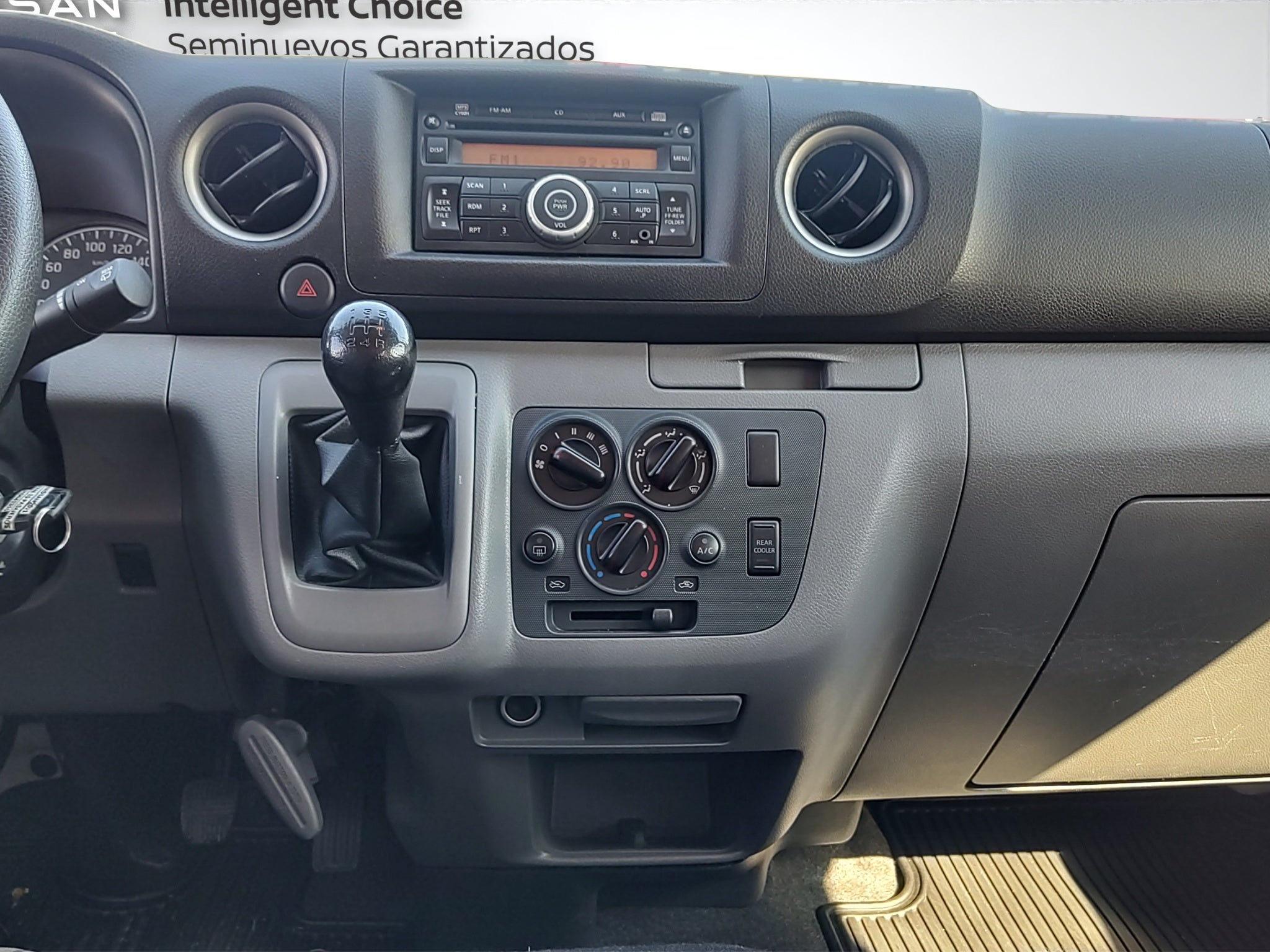 2021 Nissan URVAN 4 PTS AMPLIA TM5 AAC DESEM TRAS 15 PAS