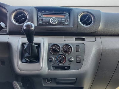 2021 Nissan URVAN 4 PTS AMPLIA TM5 AAC DESEM TRAS 15 PAS