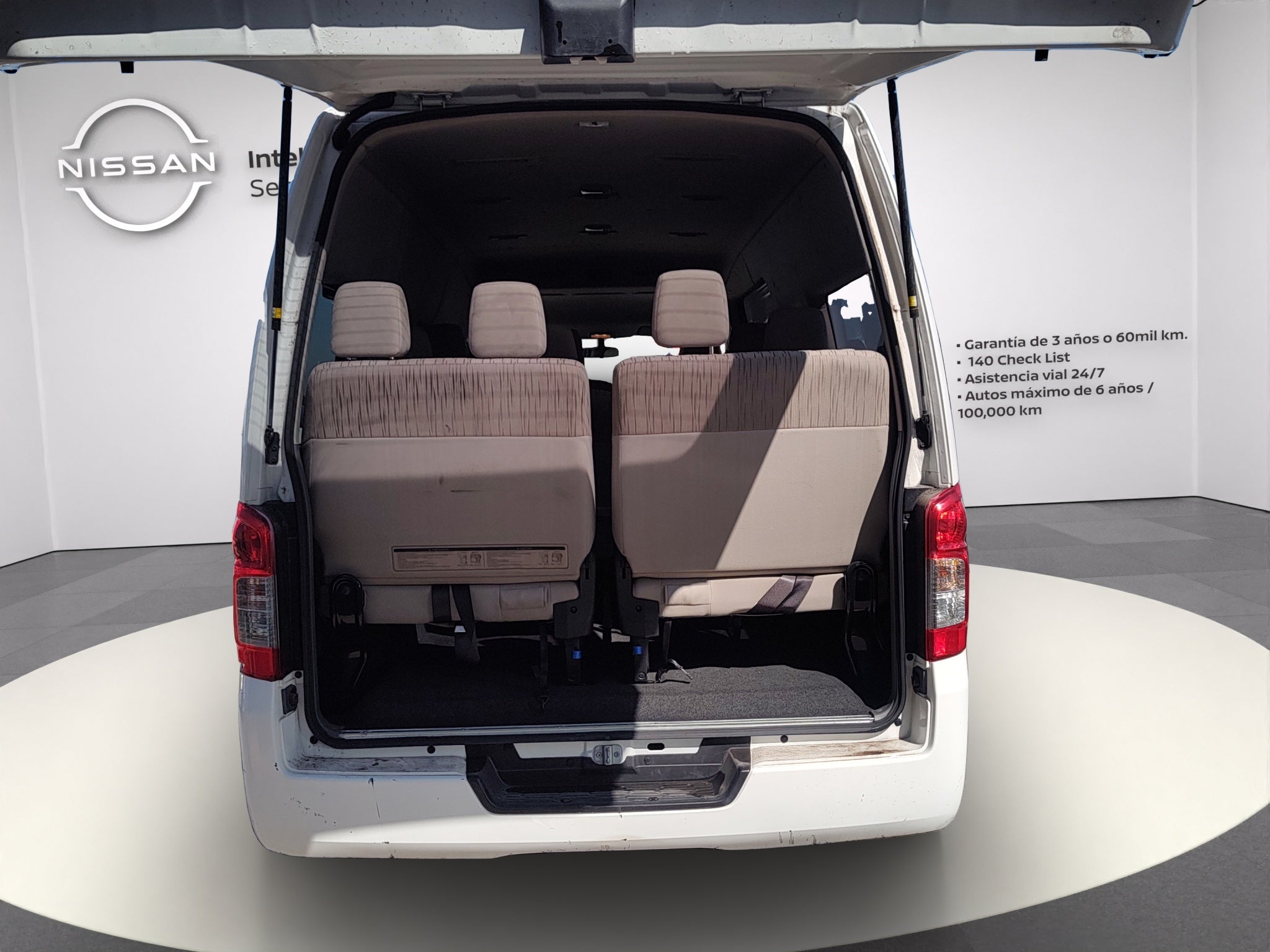 2021 Nissan URVAN 4 PTS AMPLIA TM5 AAC DESEM TRAS 15 PAS