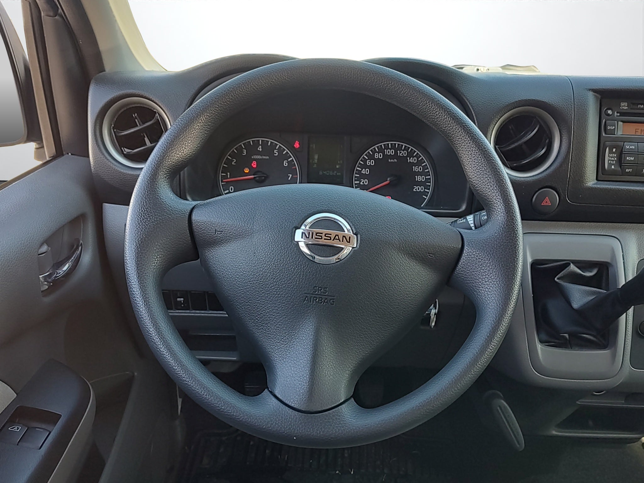 2021 Nissan URVAN 4 PTS AMPLIA TM5 AAC DESEM TRAS 15 PAS