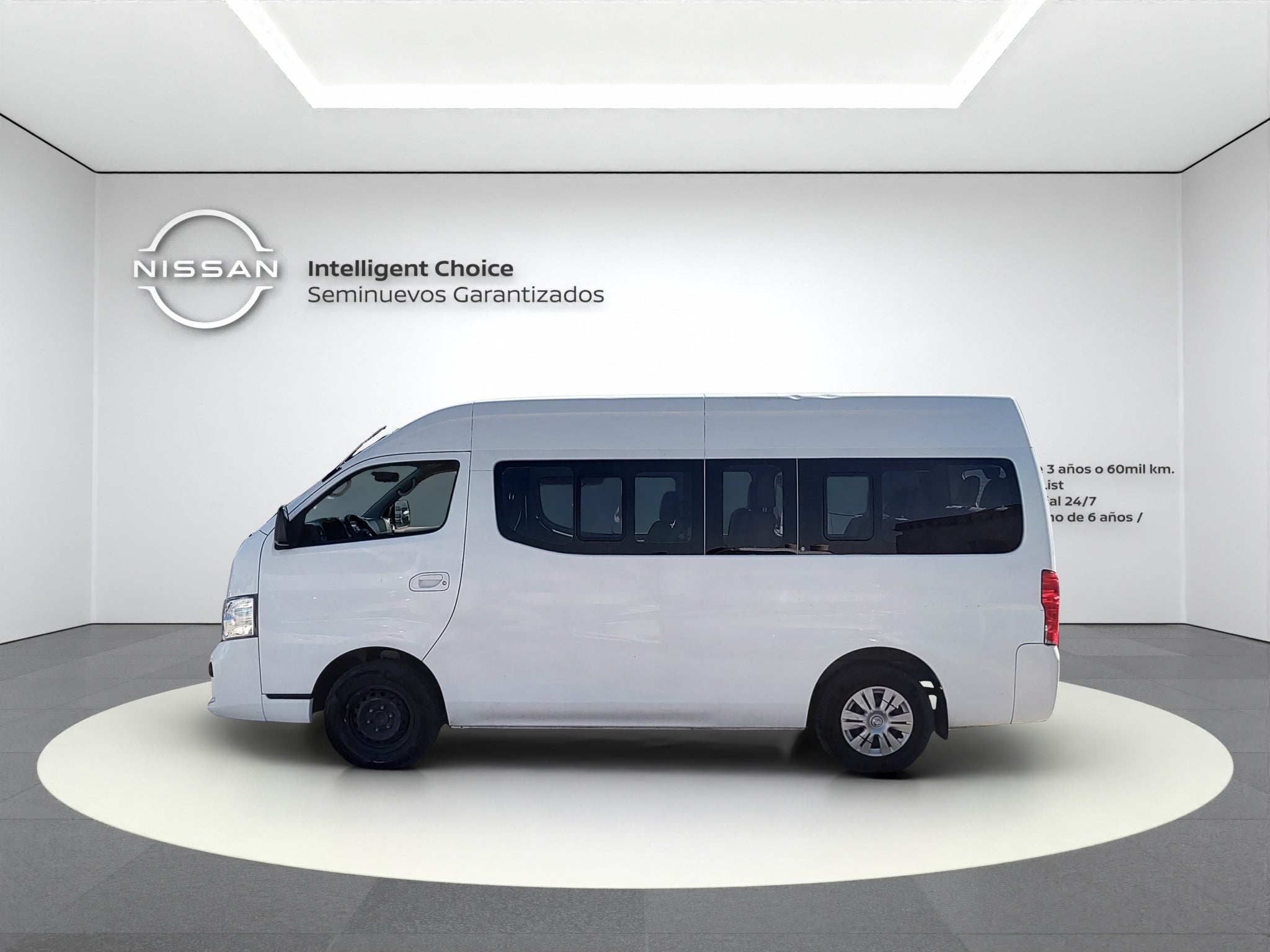 2021 Nissan URVAN 4 PTS AMPLIA TM5 AAC DESEM TRAS 15 PAS