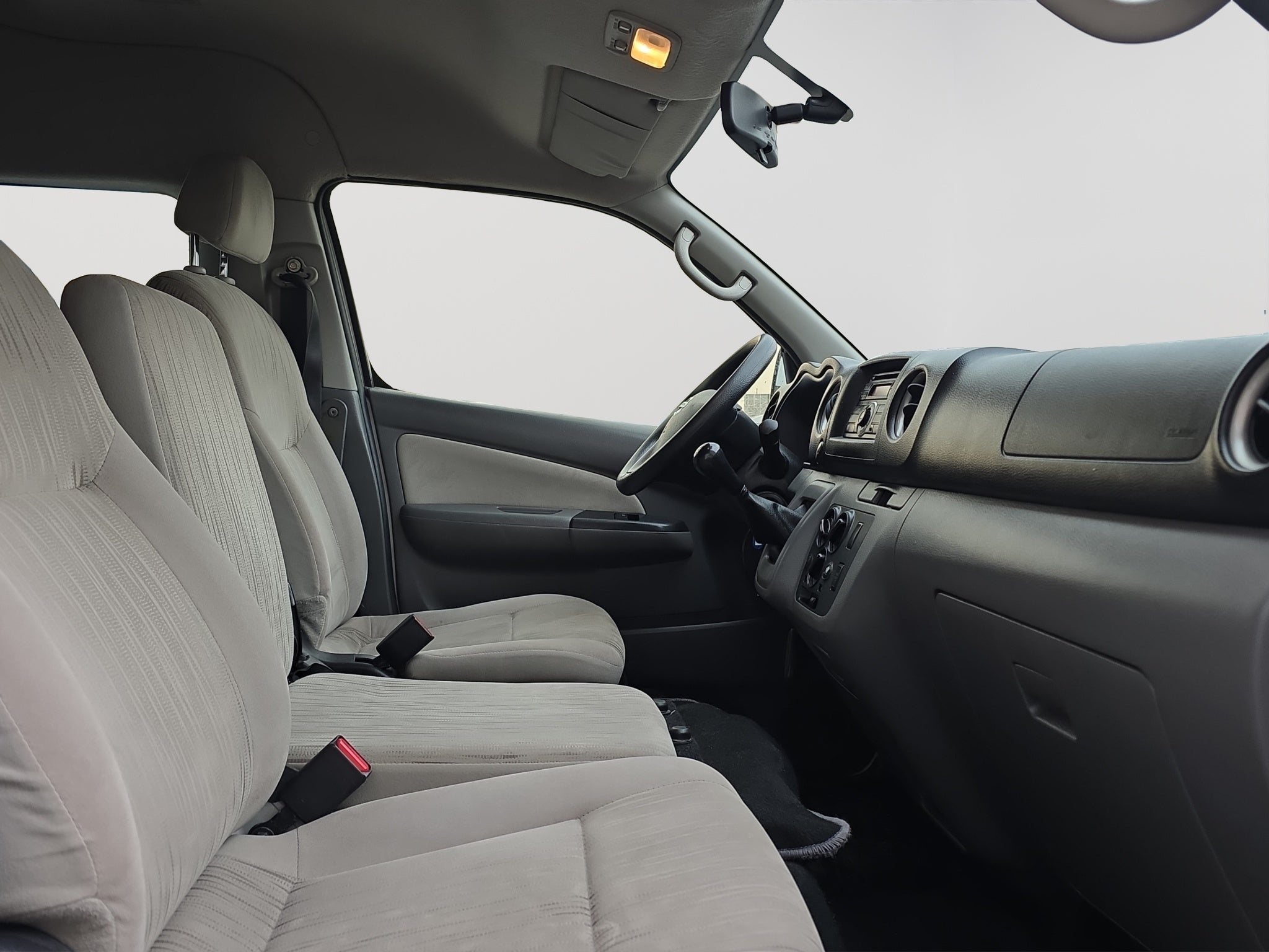 2020 Nissan URVAN 4 PTS AMPLIA TD TM5 AAC DESEM TRAS 15 PAS