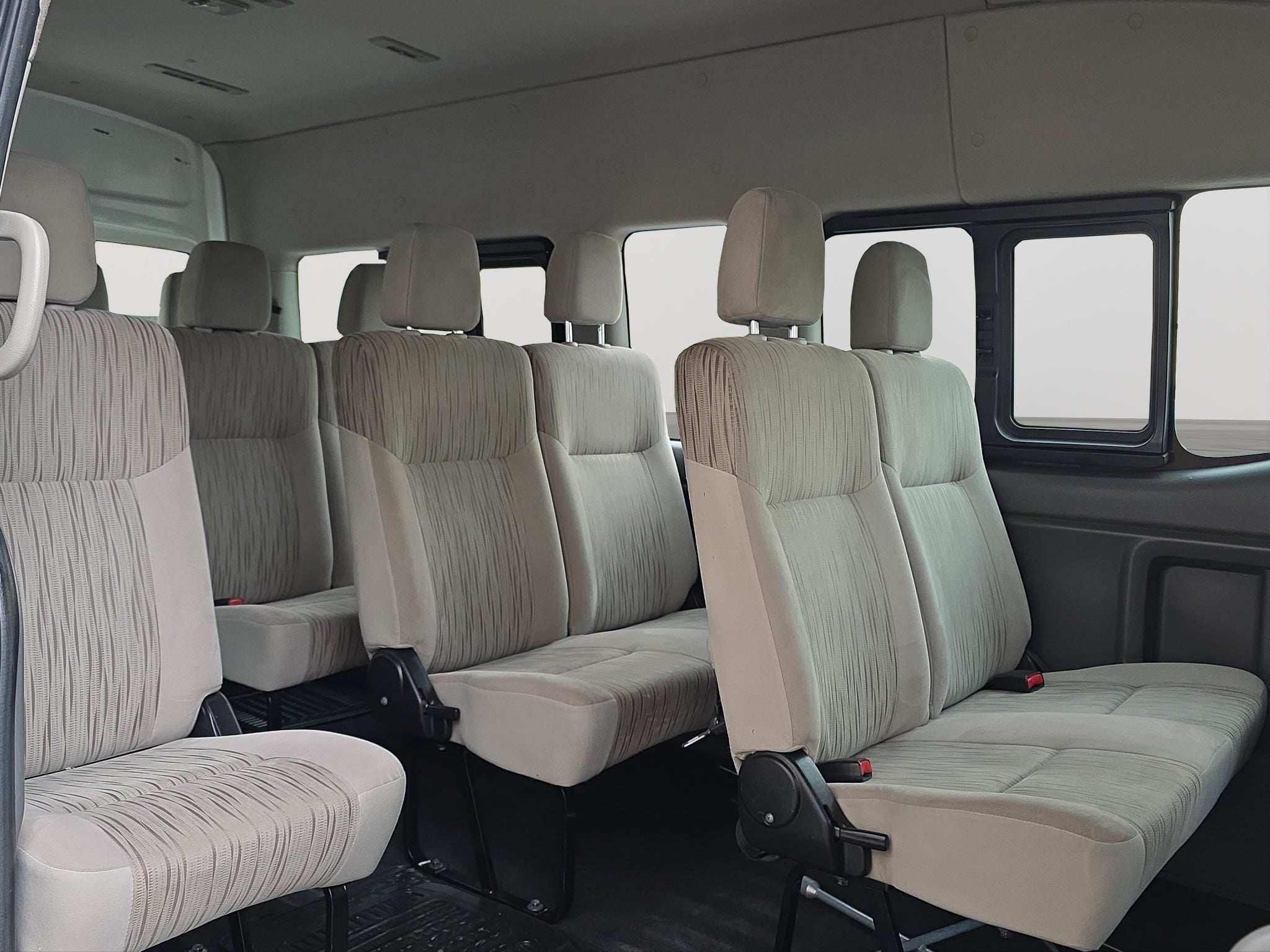 2020 Nissan URVAN 4 PTS AMPLIA TD TM5 AAC DESEM TRAS 15 PAS