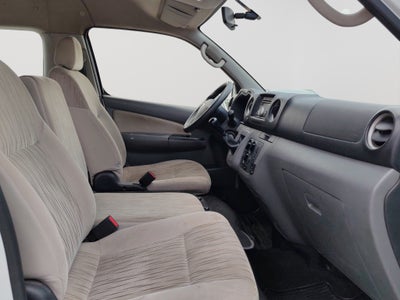 2021 Nissan URVAN 4 PTS AMPLIA TM5 AAC DESEM TRAS 15 PAS