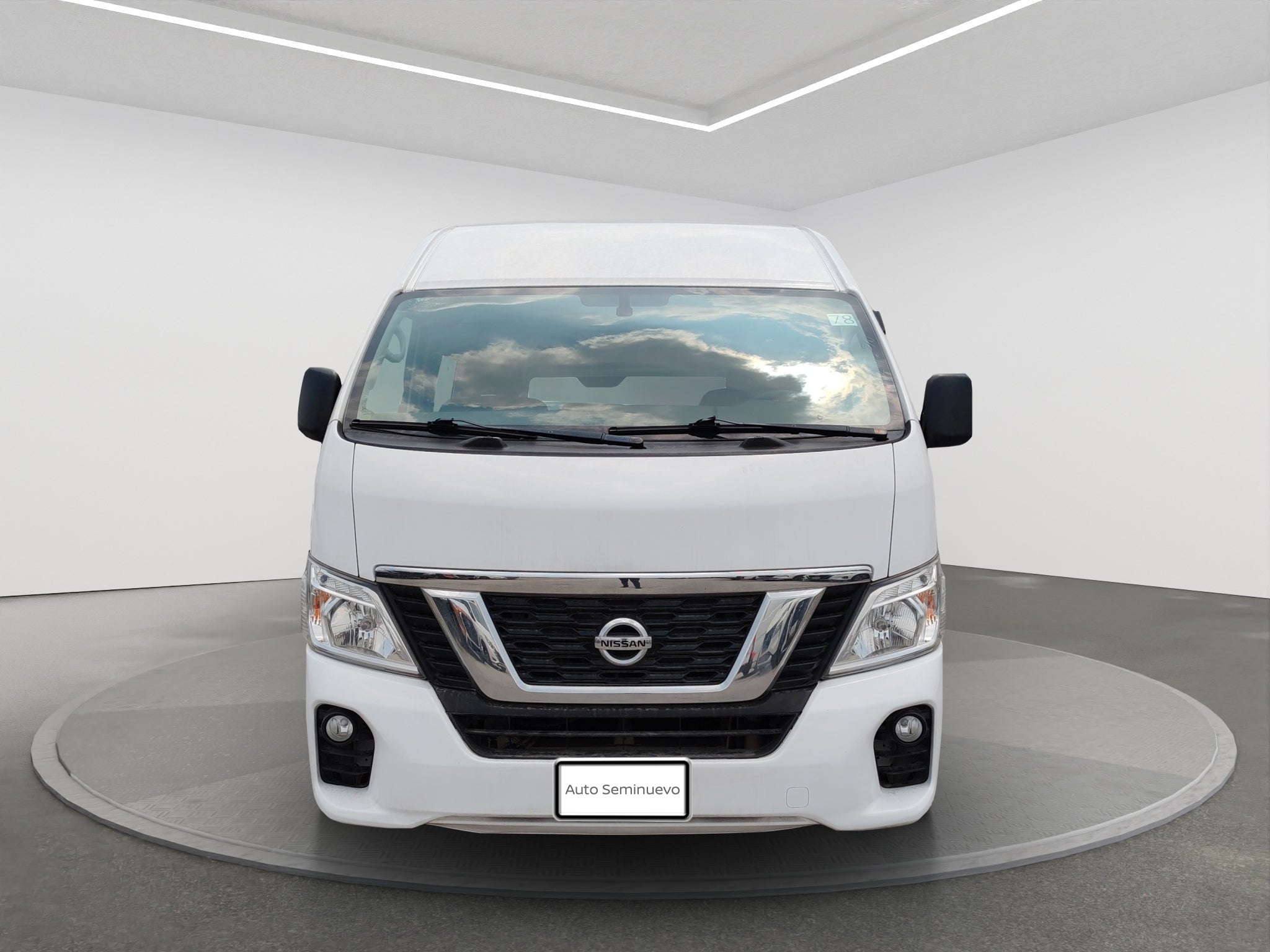 2021 Nissan URVAN 4 PTS AMPLIA TM5 AAC DESEM TRAS 15 PAS