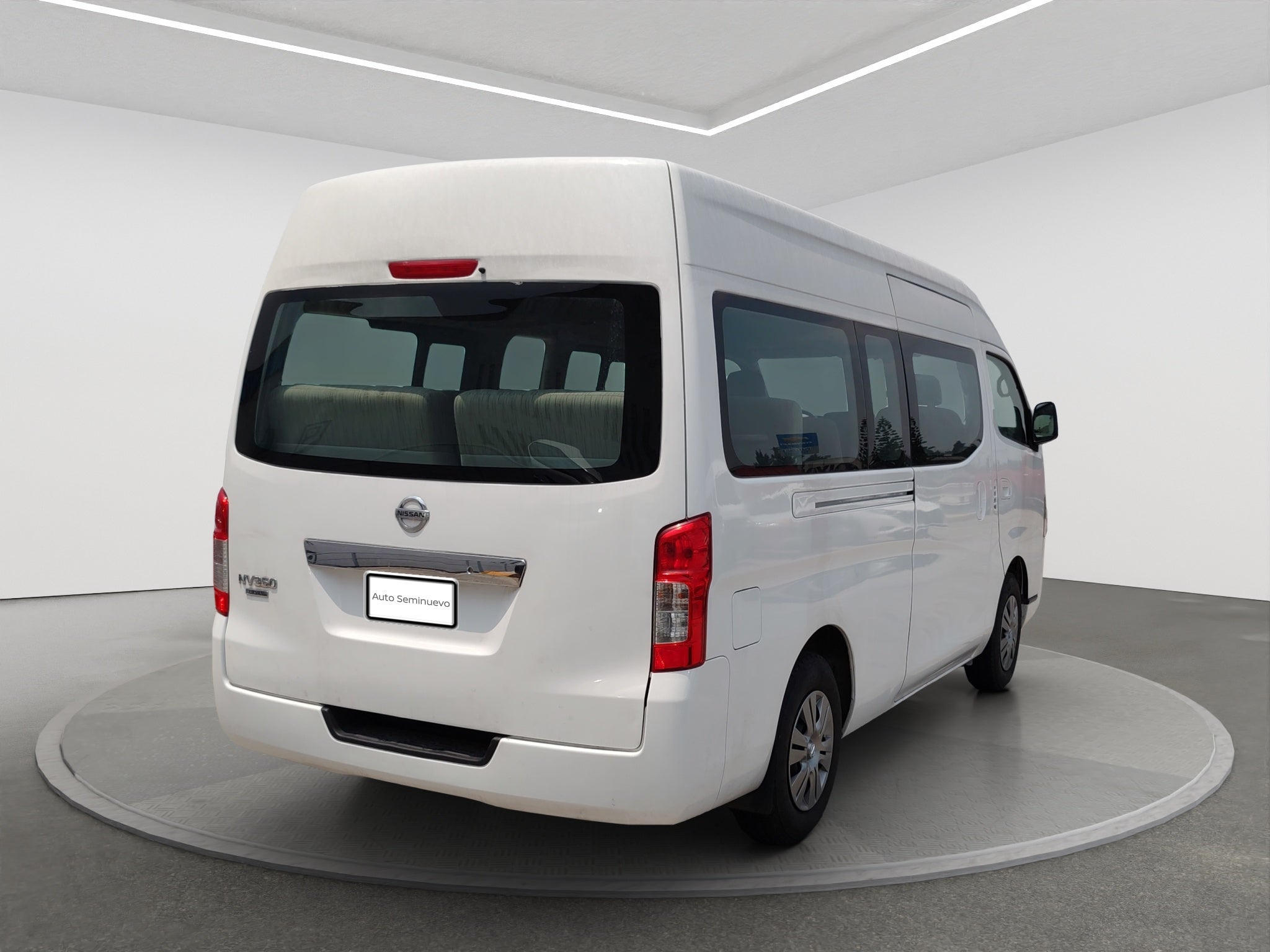 2021 Nissan URVAN 4 PTS AMPLIA TM5 AAC DESEM TRAS 15 PAS