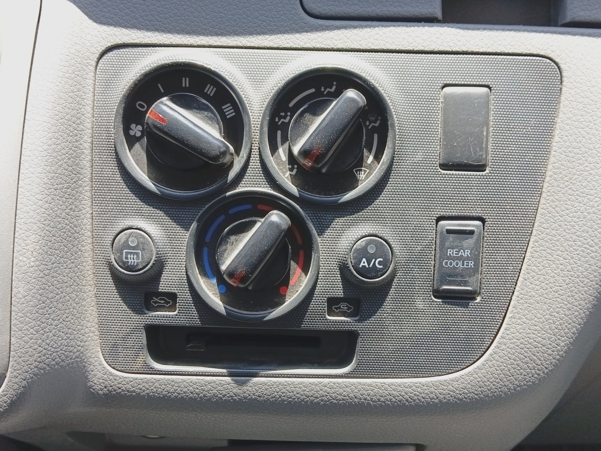 2020 Nissan URVAN 4 PTS AMPLIA TM5 AAC DESEM TRAS 15 PAS