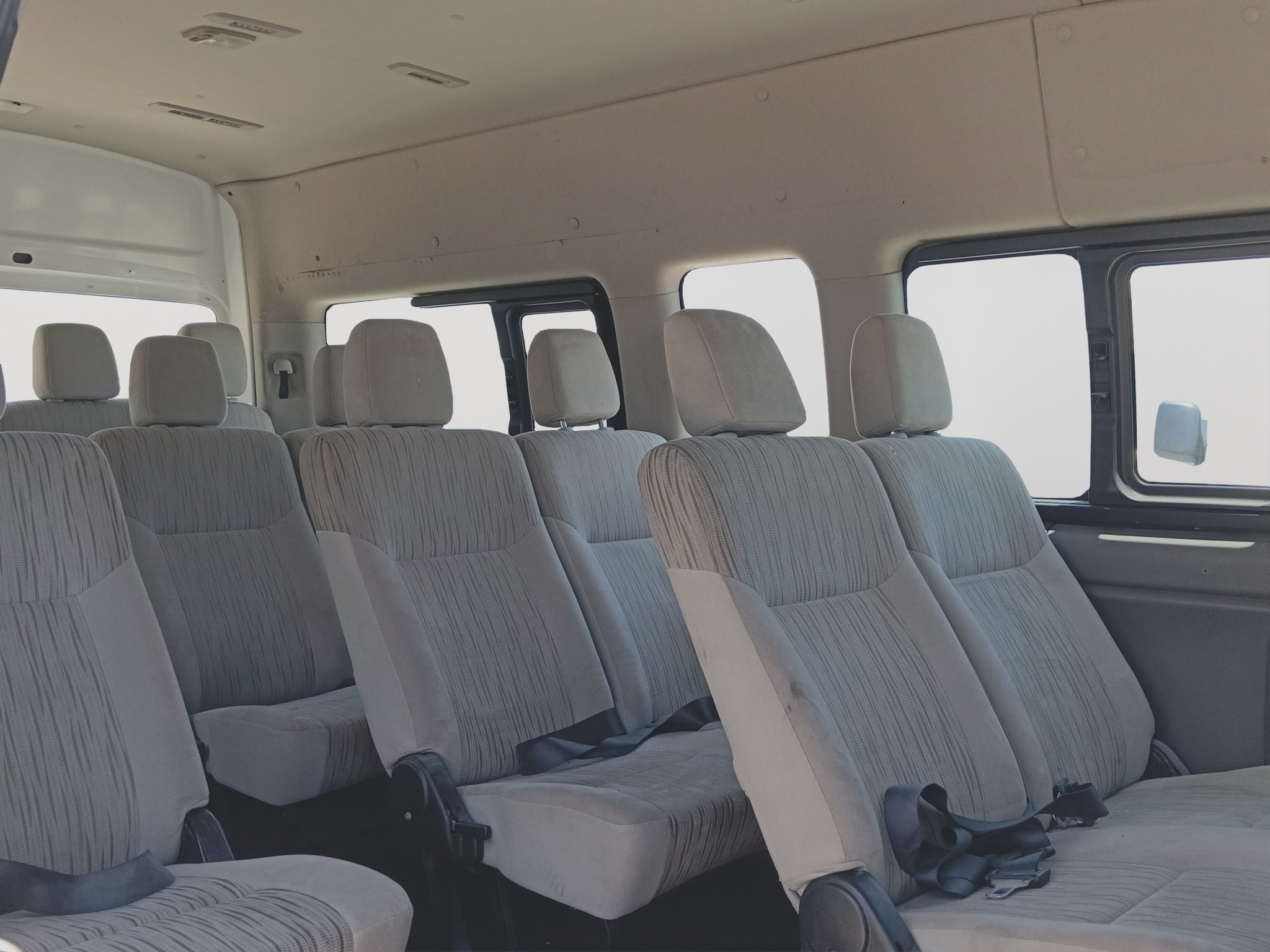 2020 Nissan URVAN 4 PTS AMPLIA TM5 AAC DESEM TRAS 15 PAS
