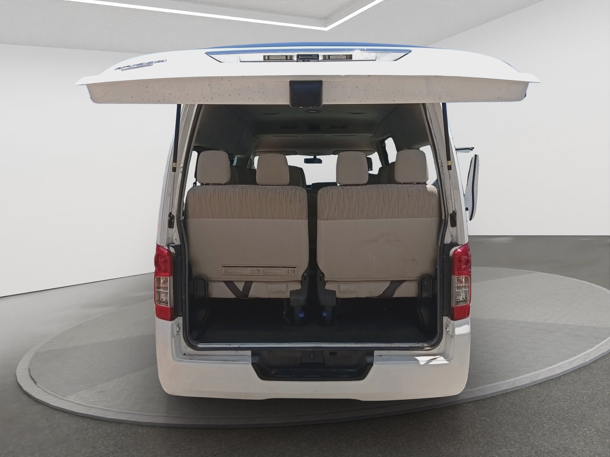 2020 Nissan URVAN 4 PTS AMPLIA TM5 AAC DESEM TRAS 15 PAS
