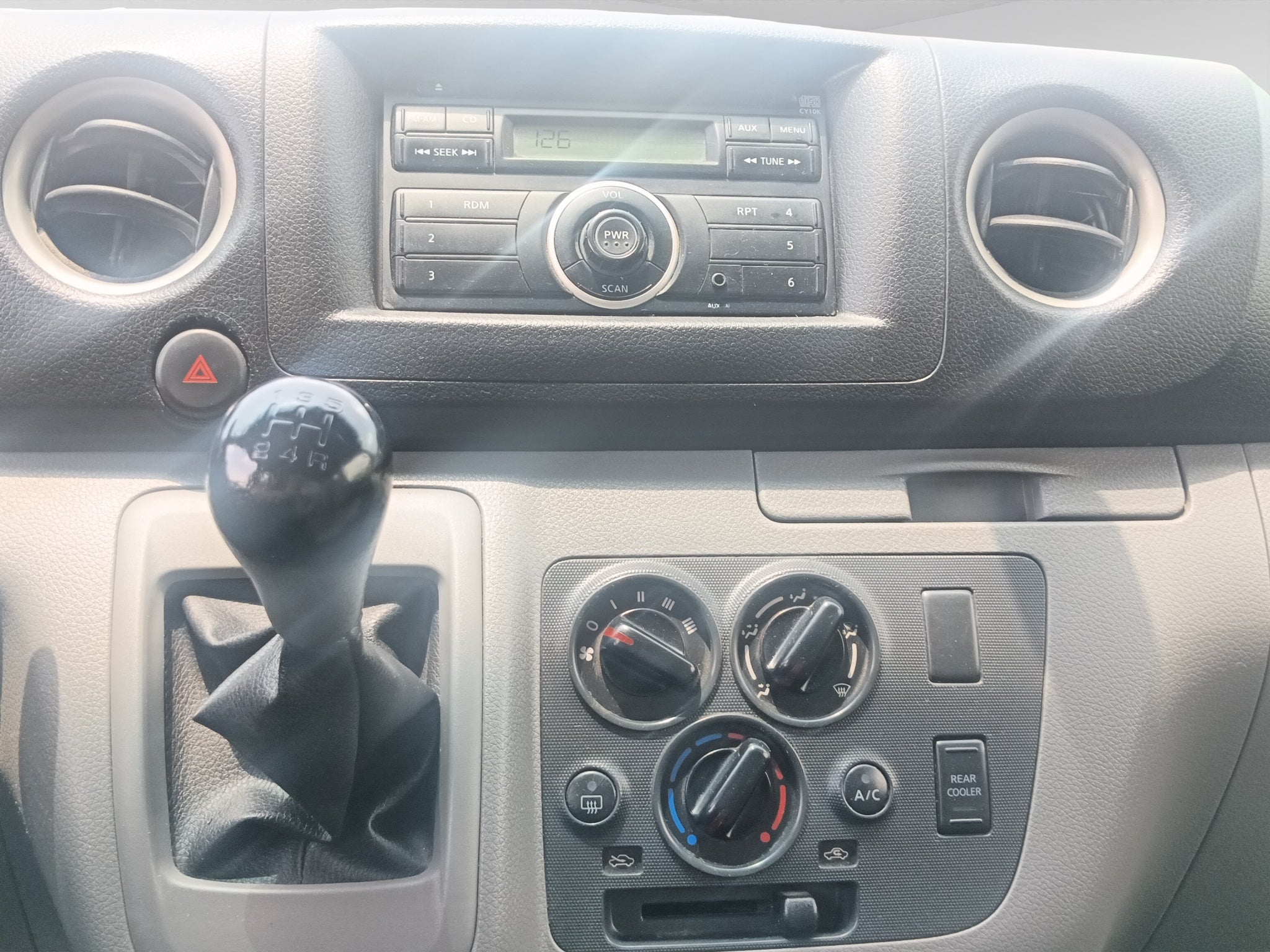 2020 Nissan URVAN 4 PTS AMPLIA TM5 AAC DESEM TRAS 15 PAS