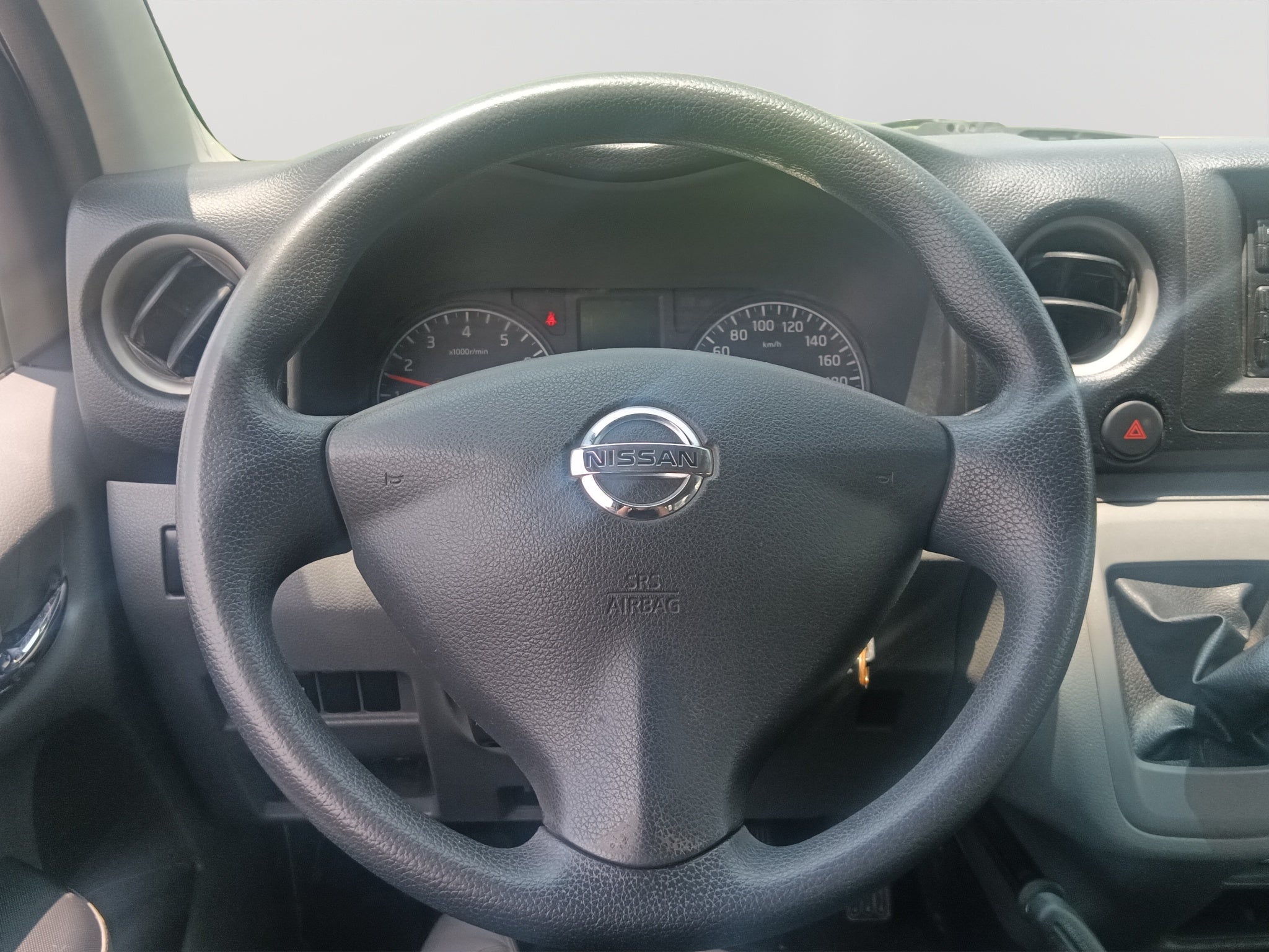 2020 Nissan URVAN 4 PTS AMPLIA TM5 AAC DESEM TRAS 15 PAS