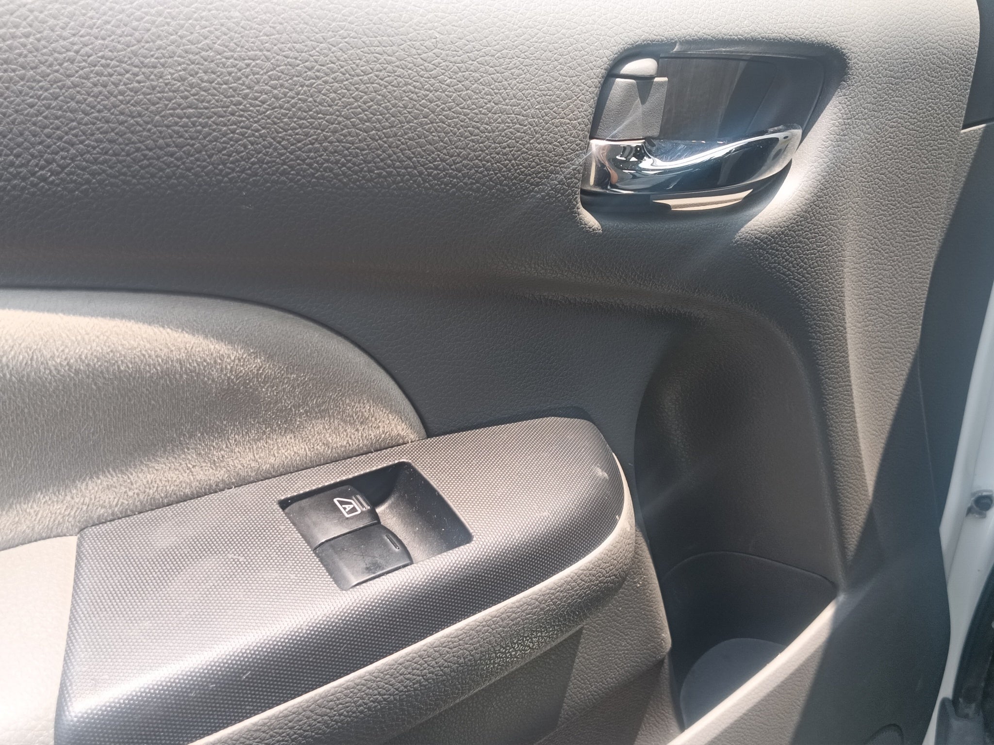 2020 Nissan URVAN 4 PTS AMPLIA TM5 AAC DESEM TRAS 15 PAS