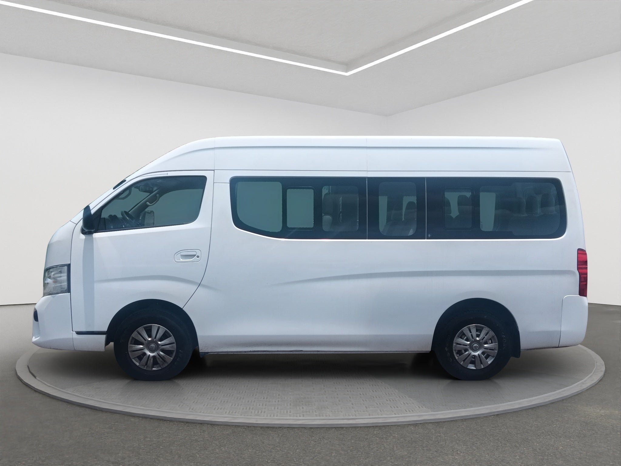 2020 Nissan URVAN 4 PTS AMPLIA TM5 AAC DESEM TRAS 15 PAS
