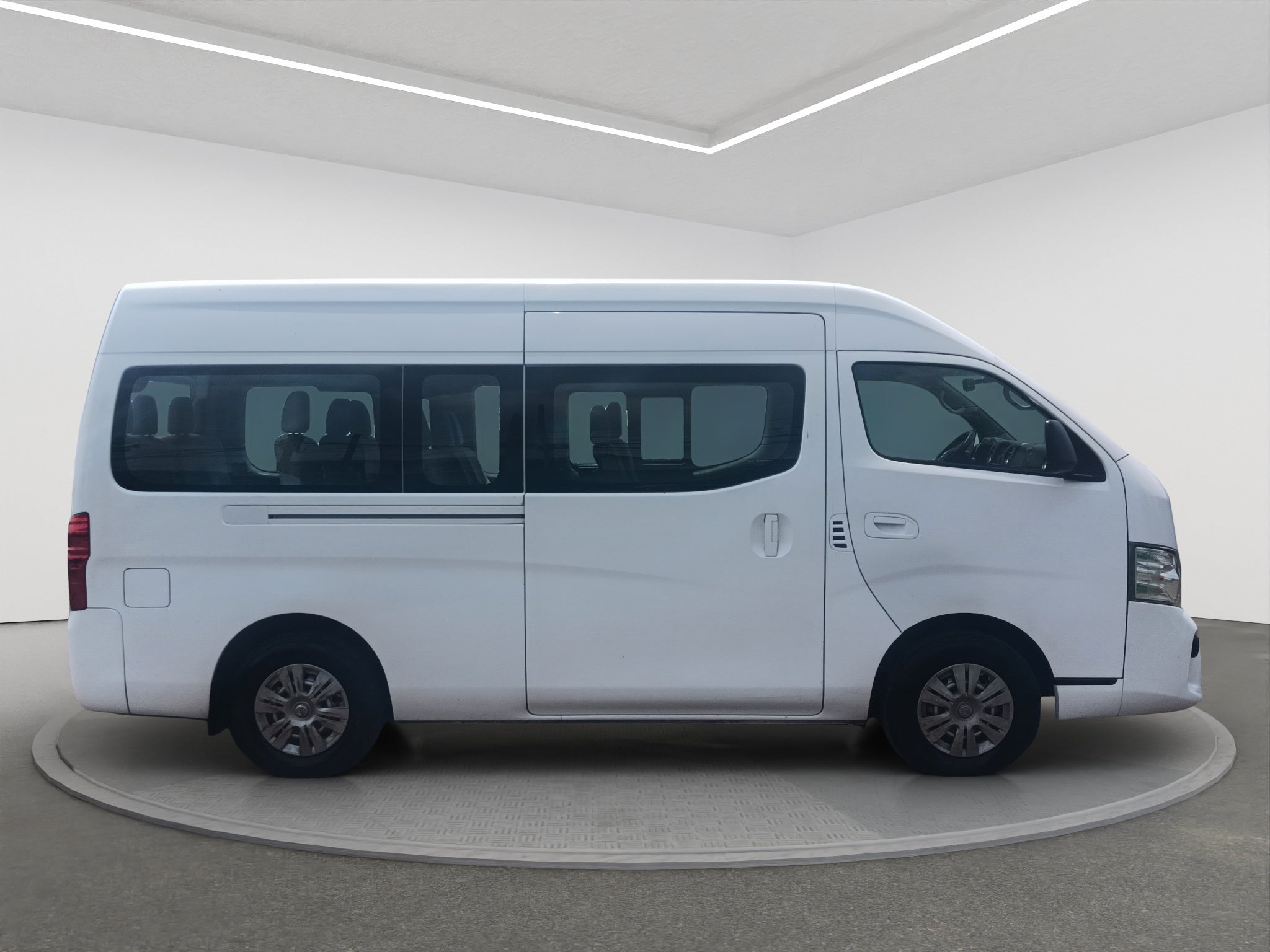 2020 Nissan URVAN 4 PTS AMPLIA TM5 AAC DESEM TRAS 15 PAS