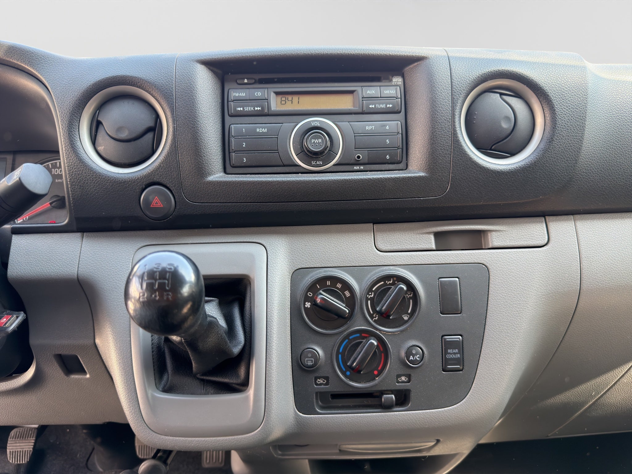 2020 Nissan URVAN 4 PTS AMPLIA TD TM5 AAC DESEM TRAS 15 PAS