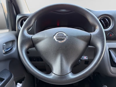 2022 Nissan URVAN 4 PTS AMPLIA TM5 AAC DESEM TRAS 15 PAS