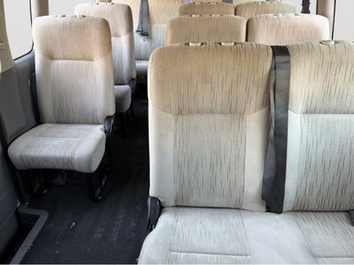 2022 Nissan URVAN 4 PTS AMPLIA TM5 AAC DESEM TRAS 15 PAS