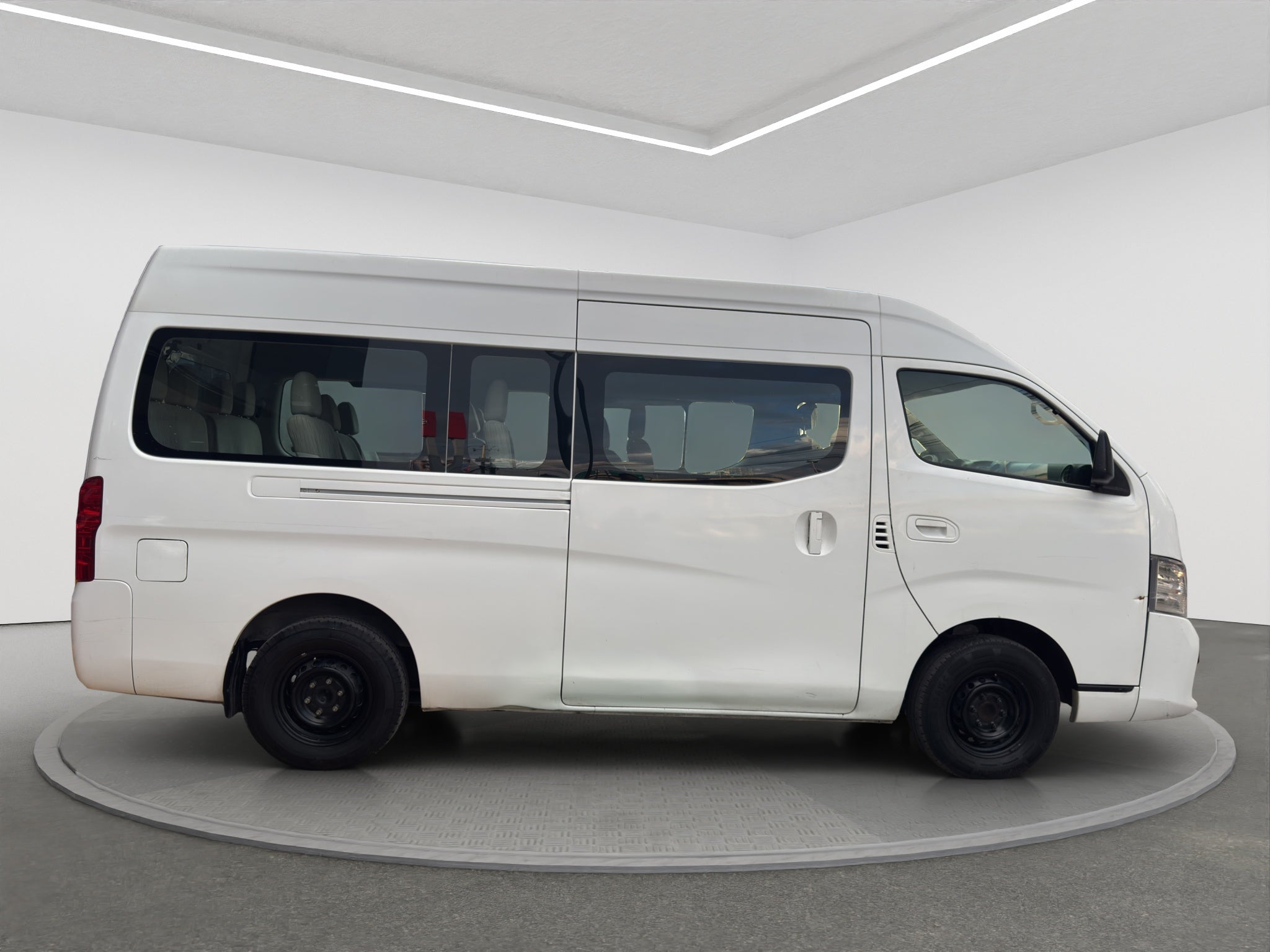 2020 Nissan URVAN 4 PTS AMPLIA TM5 AAC DESEM TRAS 15 PAS