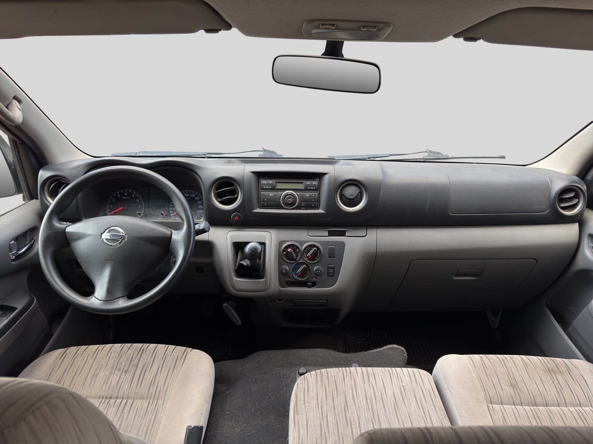 2020 Nissan URVAN 4 PTS AMPLIA TM5 AAC DESEM TRAS 15 PAS