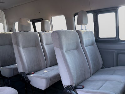 2021 Nissan URVAN 4 PTS AMPLIA TM5 AAC DESEM TRAS 15 PAS