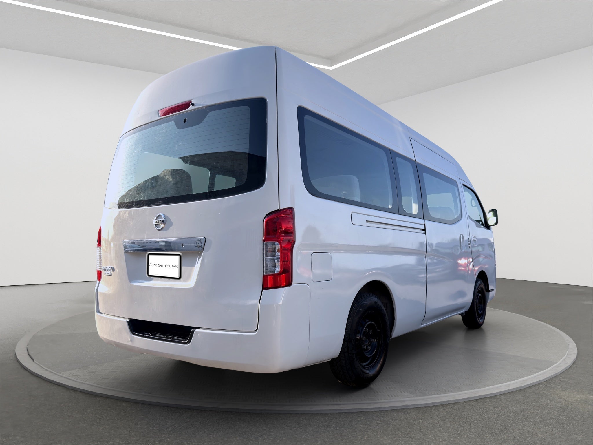 2021 Nissan URVAN 4 PTS AMPLIA TM5 AAC DESEM TRAS 15 PAS