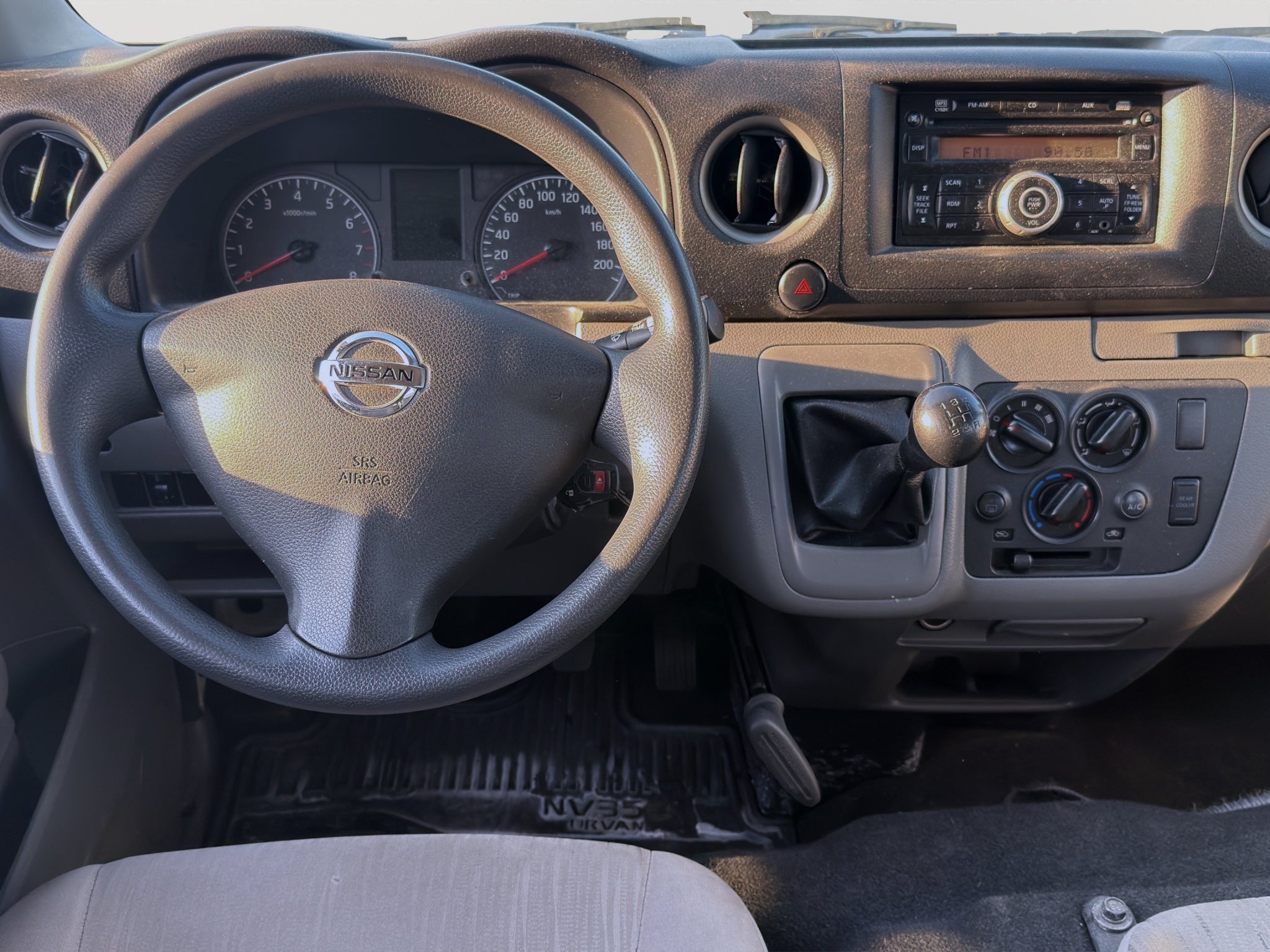 2021 Nissan URVAN 4 PTS AMPLIA TM5 AAC DESEM TRAS 15 PAS